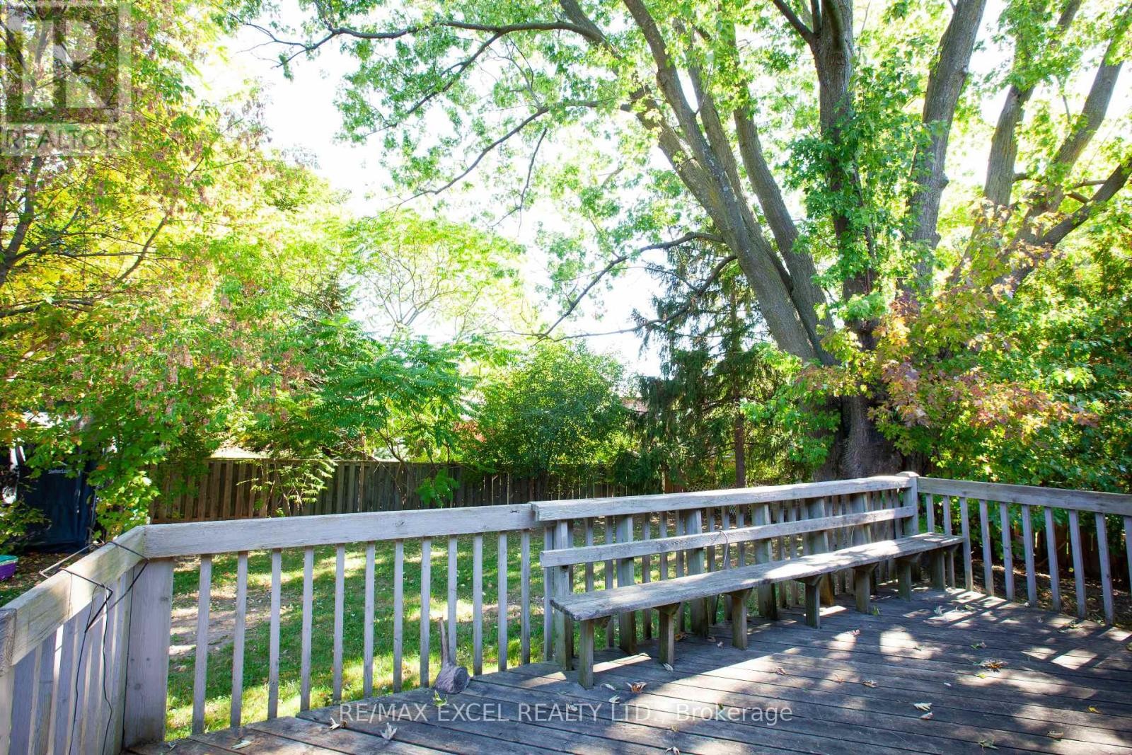












33 ALANADALE AVENUE

,
Markham (Bullock),




Ontario
L3P1S4

