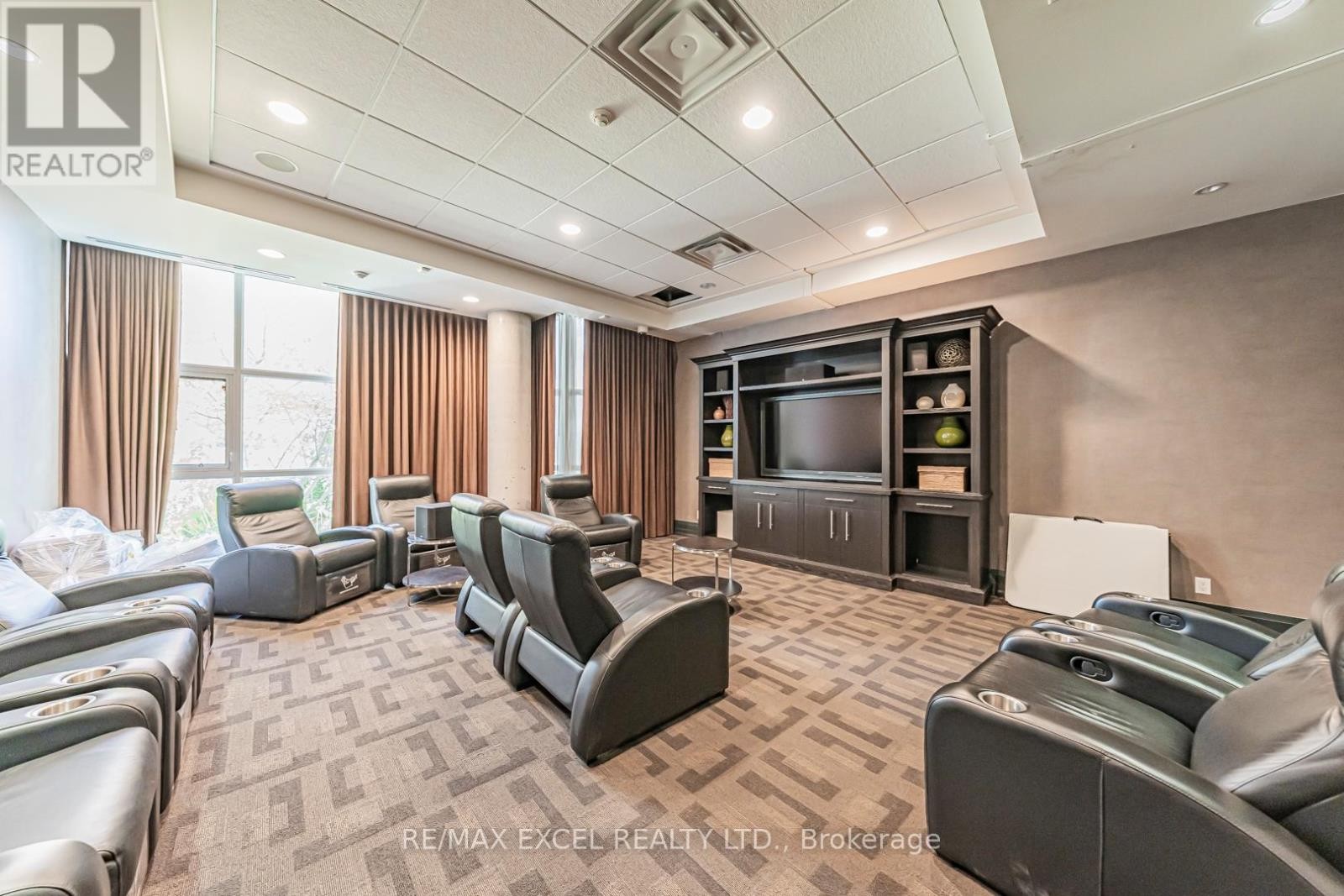 












110 - 1 UPPER DUKE CRESCENT

,
Markham (Unionville),




Ontario
L6G0B6

