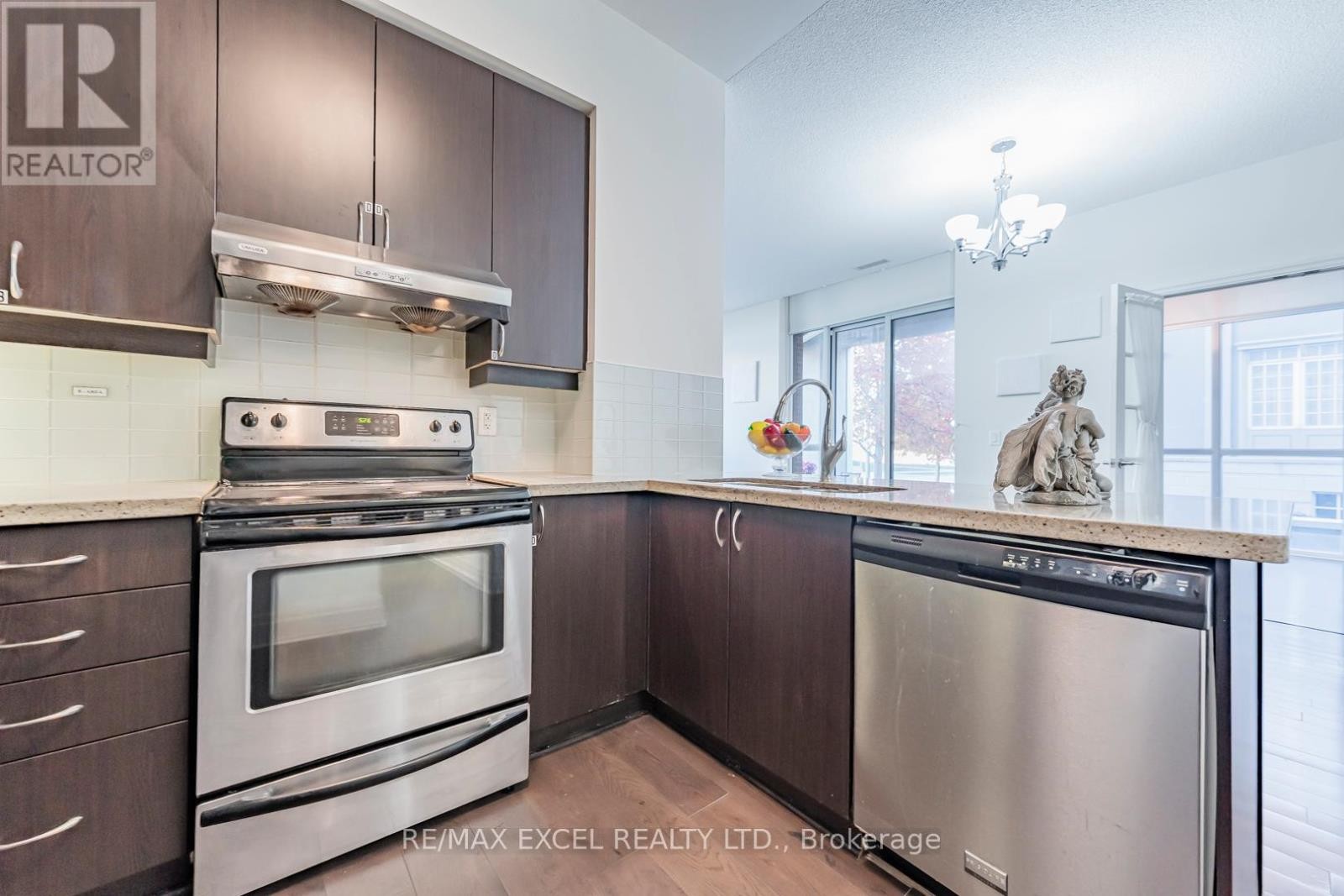 












110 - 1 UPPER DUKE CRESCENT

,
Markham (Unionville),




Ontario
L6G0B6

