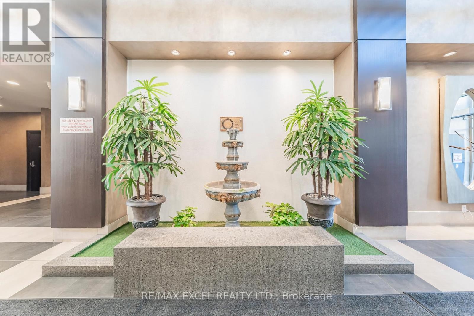 












110 - 1 UPPER DUKE CRESCENT

,
Markham (Unionville),




Ontario
L6G0B6

