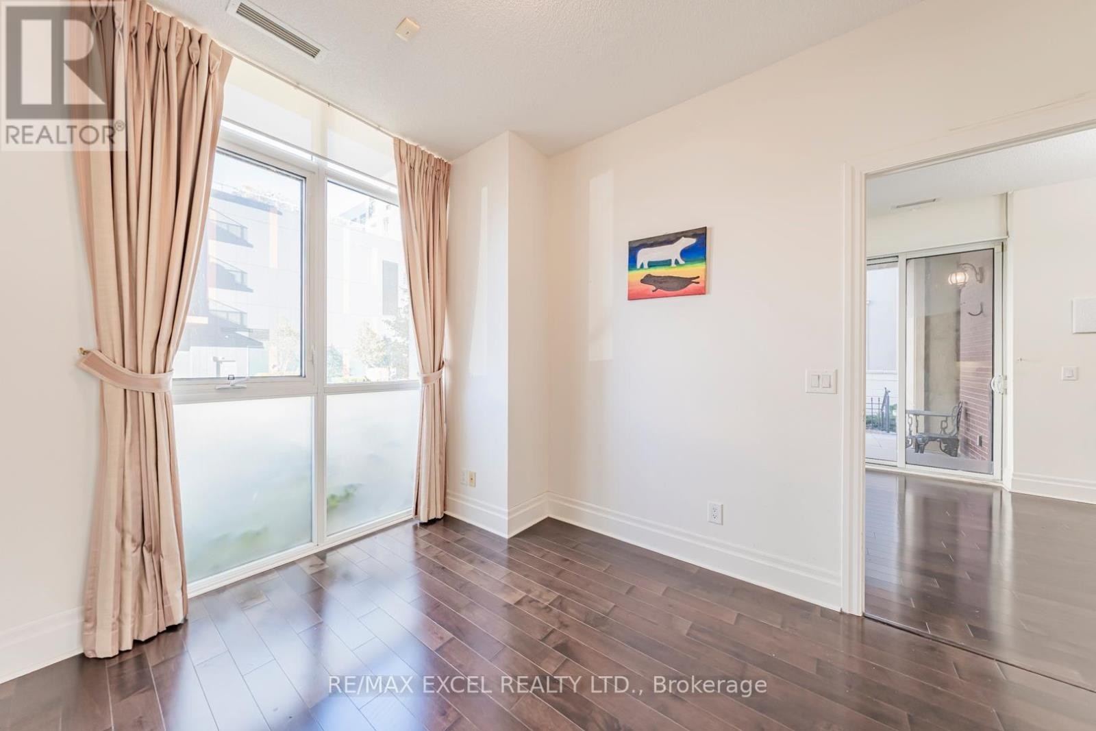












110 - 1 UPPER DUKE CRESCENT

,
Markham (Unionville),




Ontario
L6G0B6

