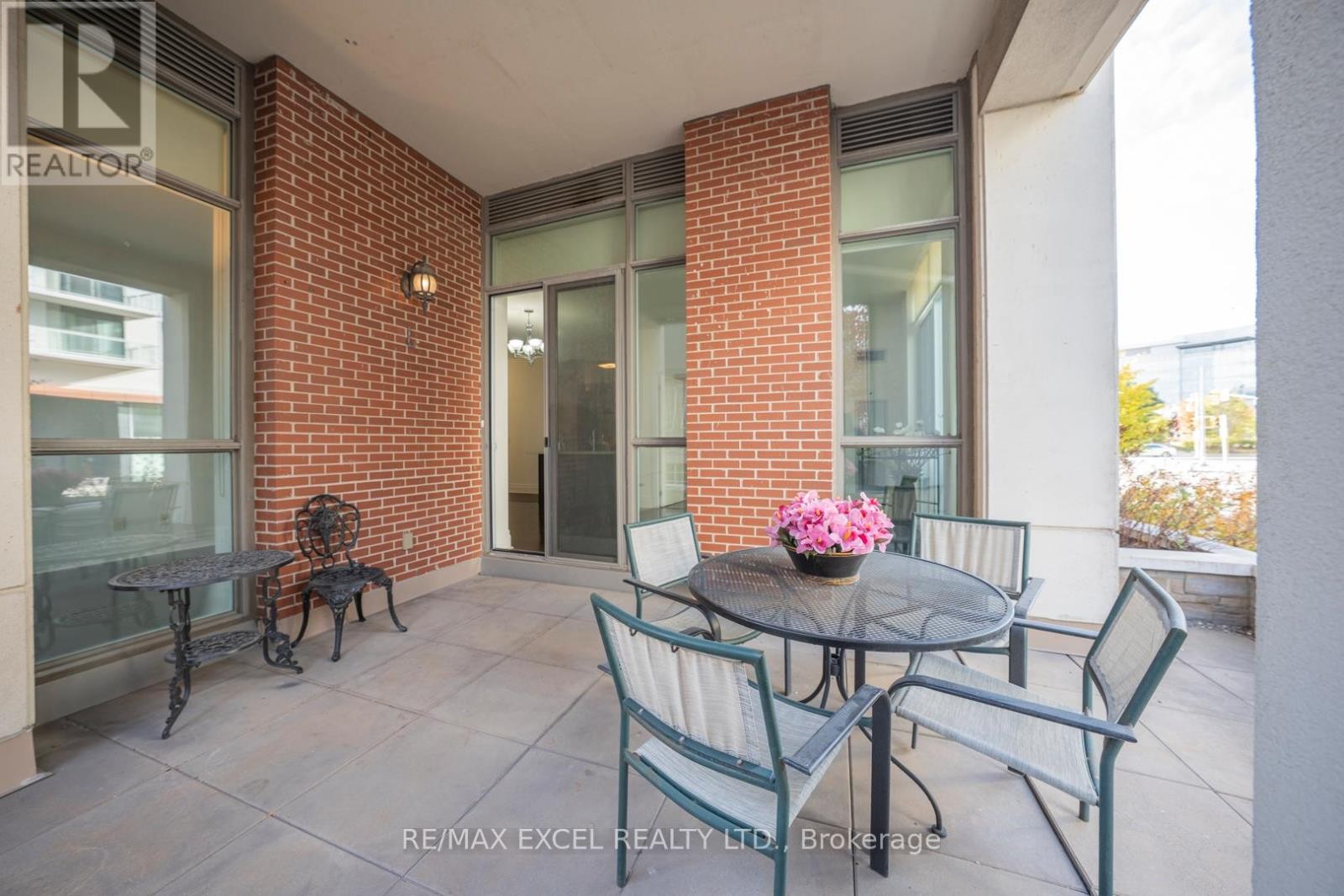












110 - 1 UPPER DUKE CRESCENT

,
Markham (Unionville),




Ontario
L6G0B6

