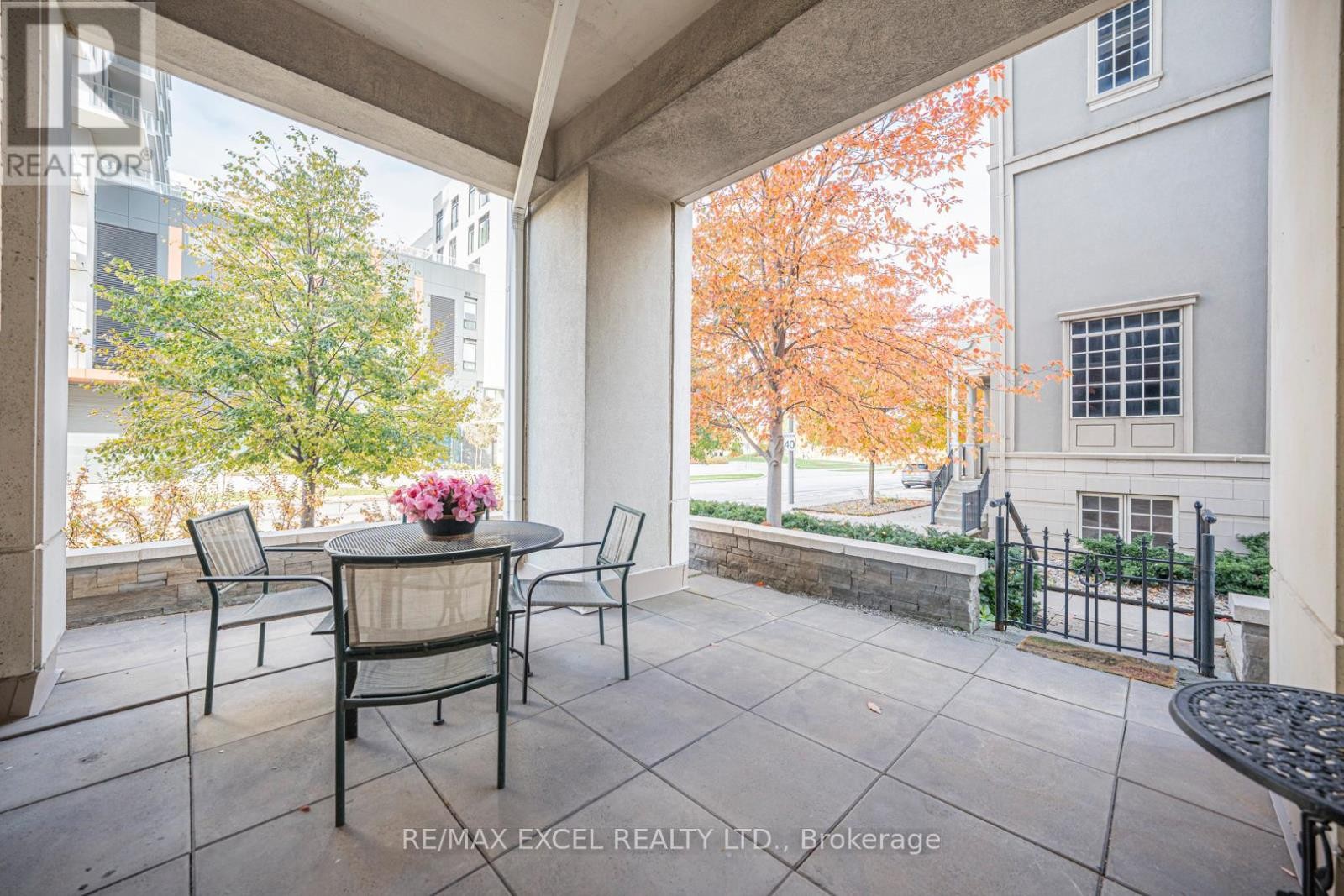 












110 - 1 UPPER DUKE CRESCENT

,
Markham (Unionville),




Ontario
L6G0B6

