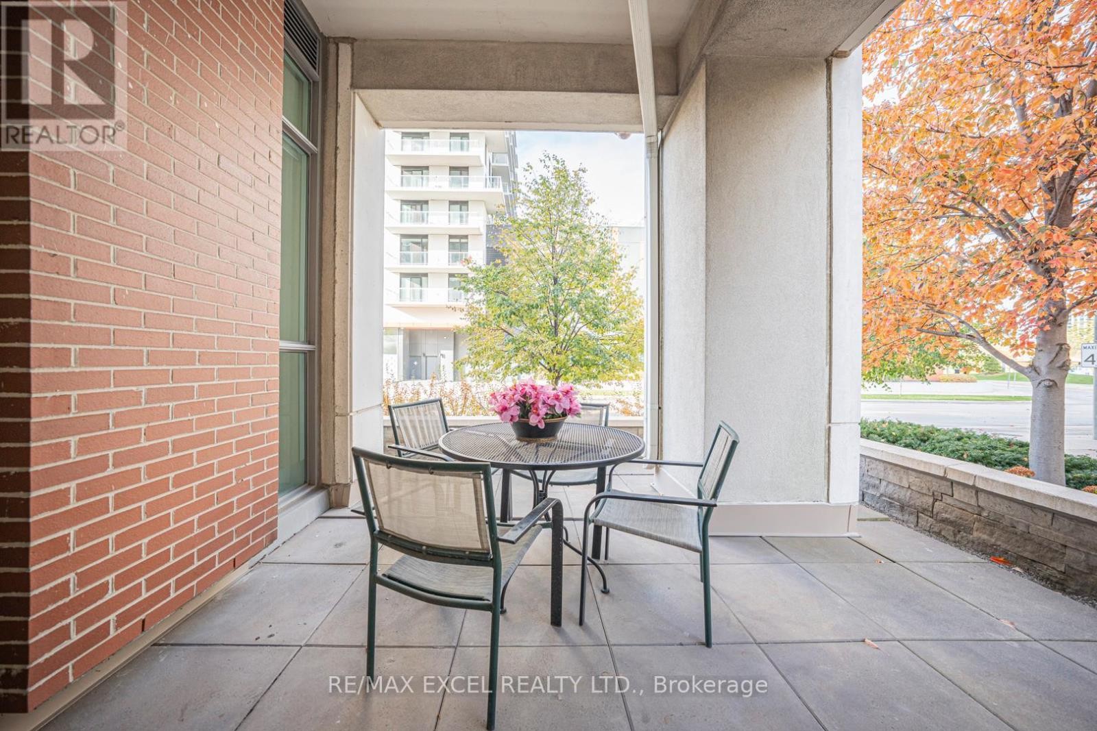 












110 - 1 UPPER DUKE CRESCENT

,
Markham (Unionville),




Ontario
L6G0B6

