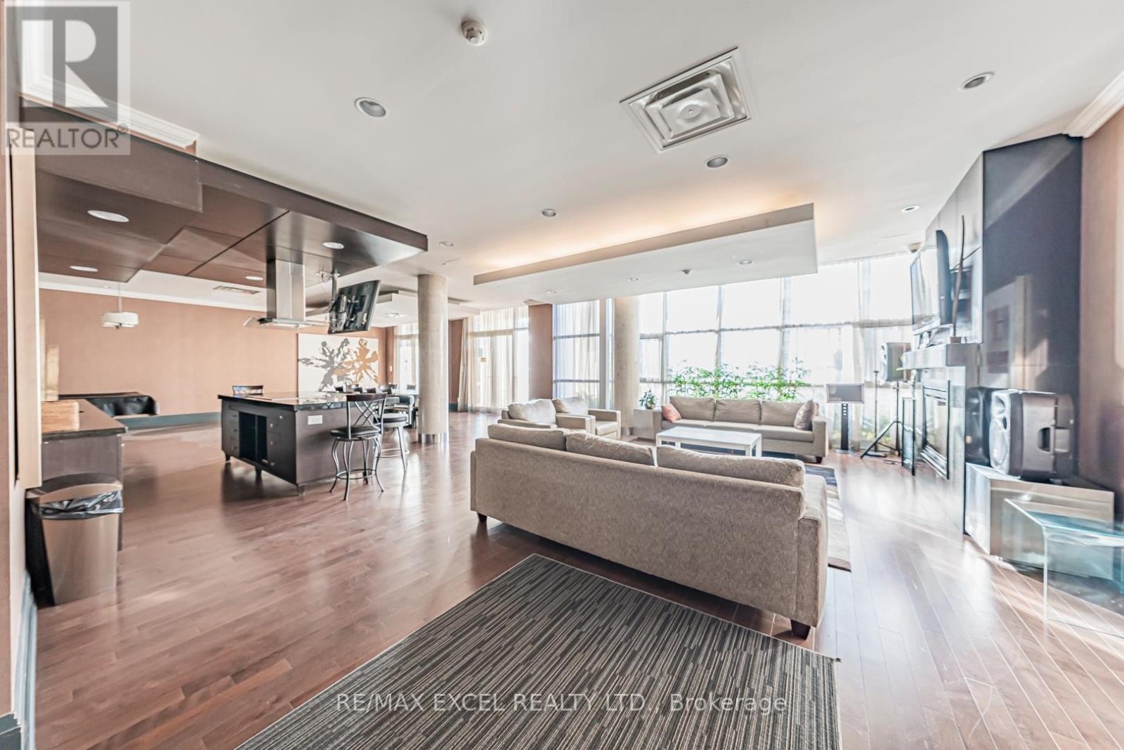 












110 - 1 UPPER DUKE CRESCENT

,
Markham (Unionville),




Ontario
L6G0B6

