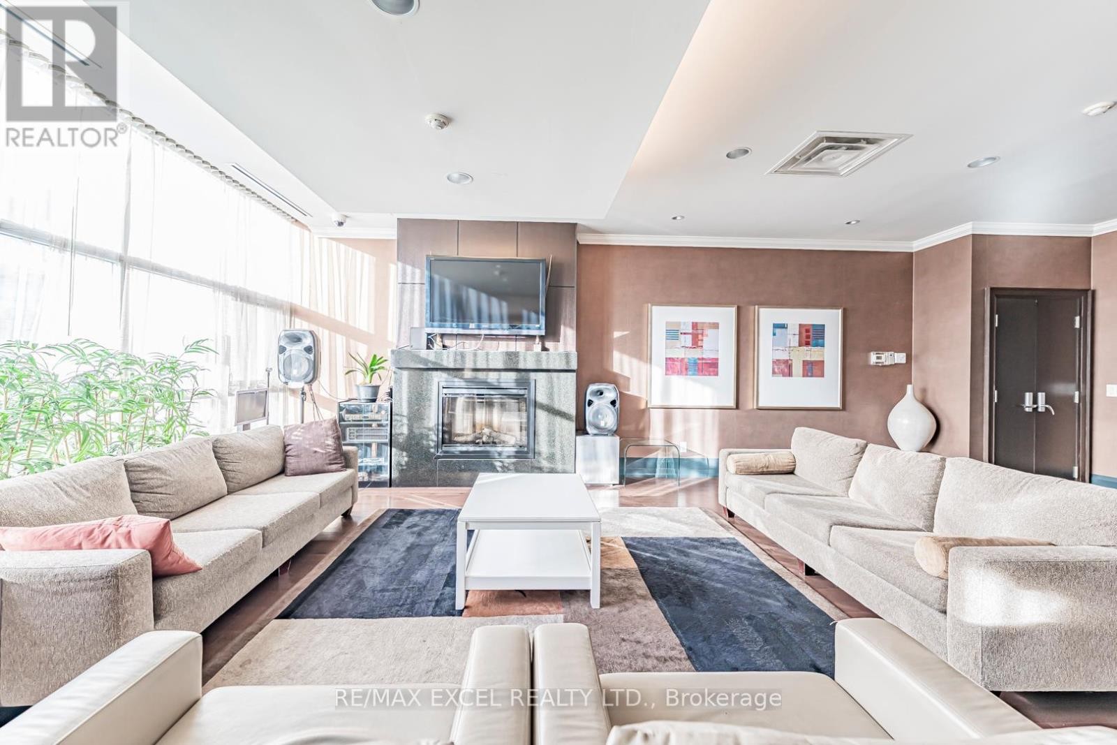 












110 - 1 UPPER DUKE CRESCENT

,
Markham (Unionville),




Ontario
L6G0B6

