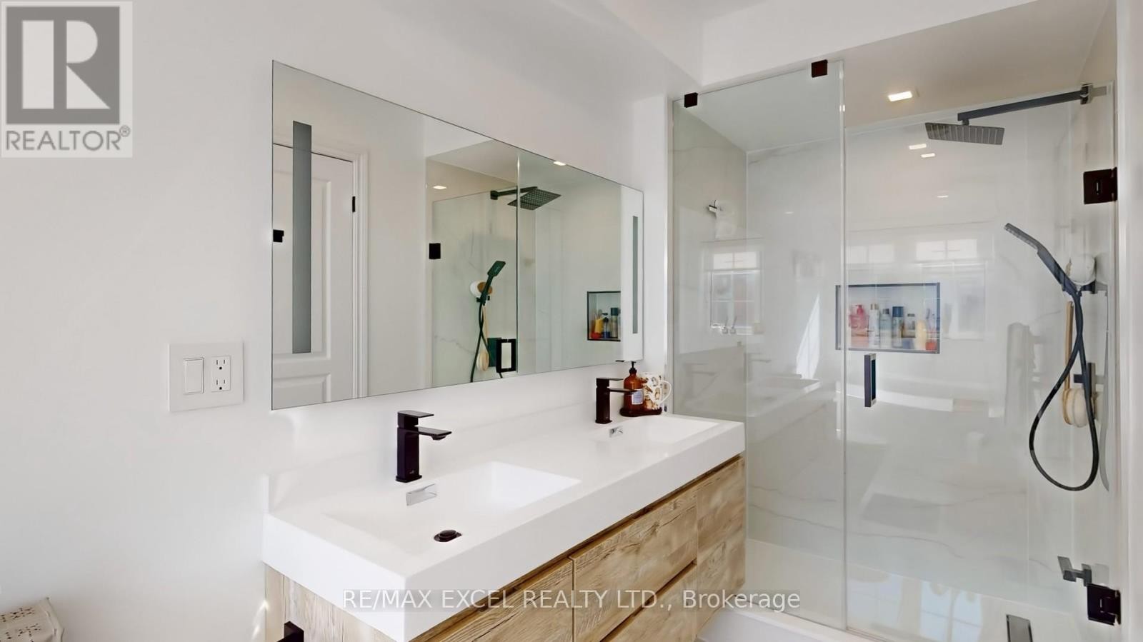 












62 MACK CLEMENT LANE

,
Richmond Hill (Westbrook),




Ontario
L4S0G2

