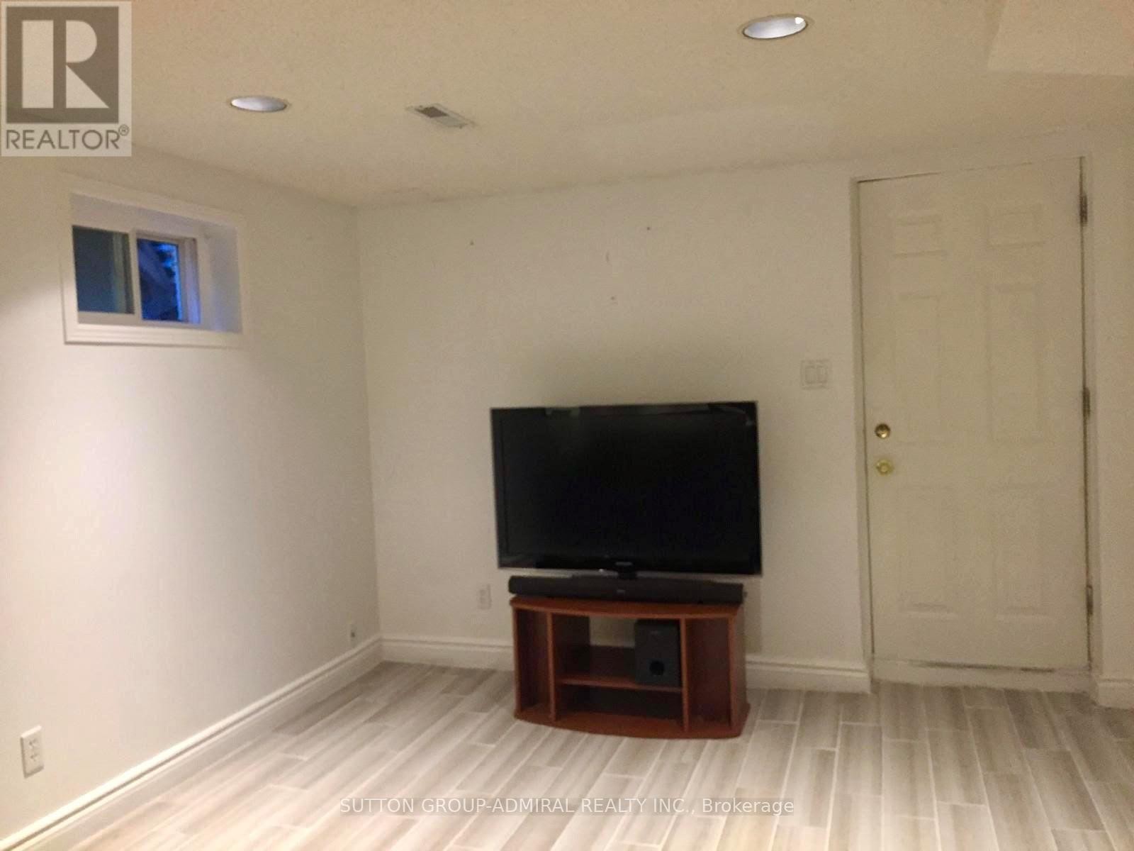 












10 CHARNWOOD PLACE

,
Markham (Aileen-Willowbrook),




Ontario
L3T5H3

