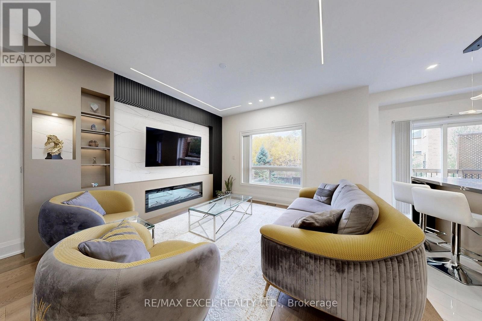 












384 OLD COLONY ROAD

,
Richmond Hill (Oak Ridges Lake Wilcox),




Ontario
L4E5B2

