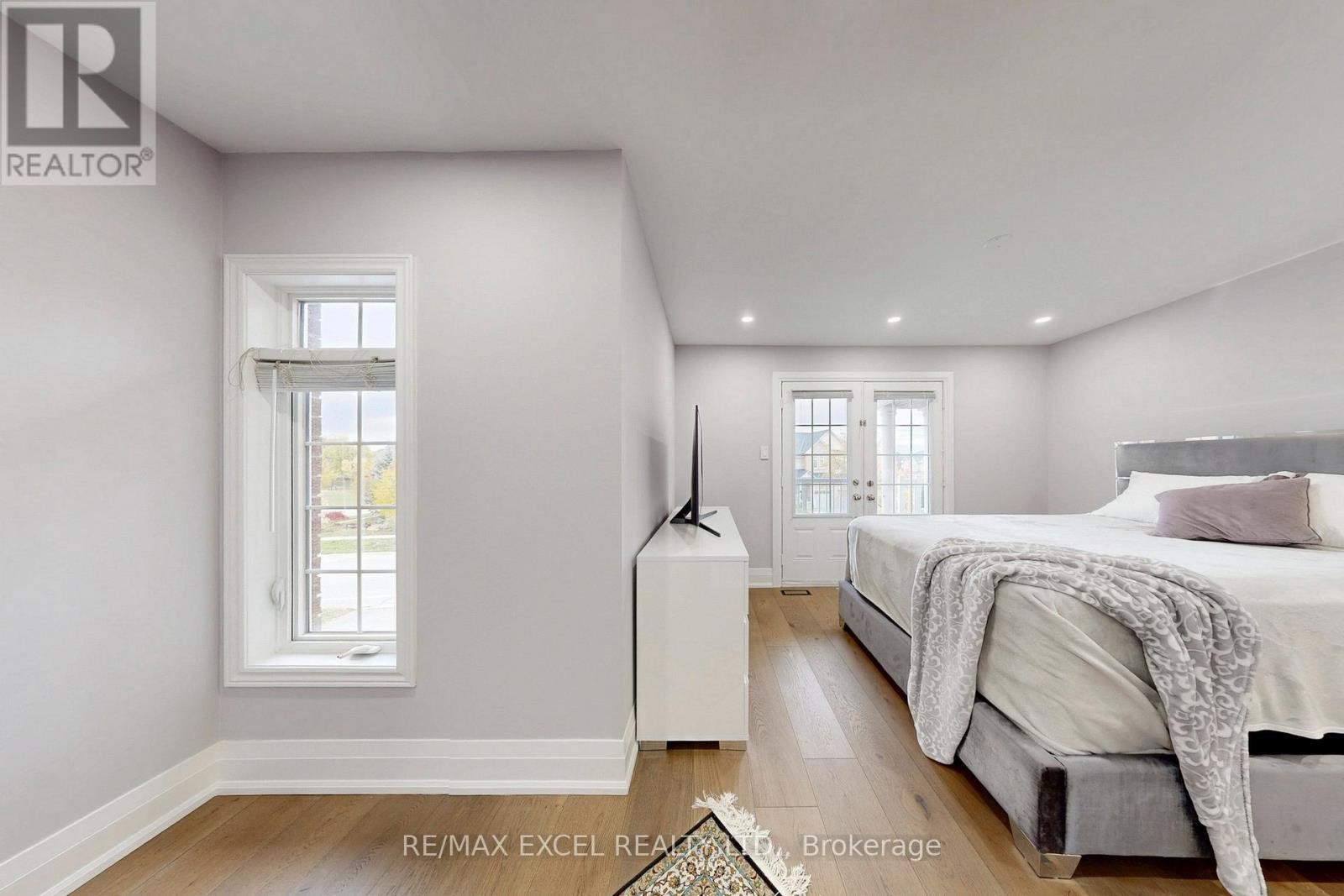 












384 OLD COLONY ROAD

,
Richmond Hill (Oak Ridges Lake Wilcox),




Ontario
L4E5B2

