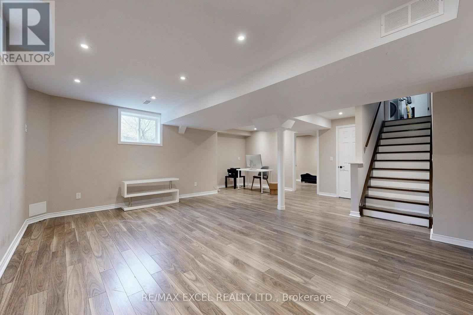 












384 OLD COLONY ROAD

,
Richmond Hill (Oak Ridges Lake Wilcox),




Ontario
L4E5B2

