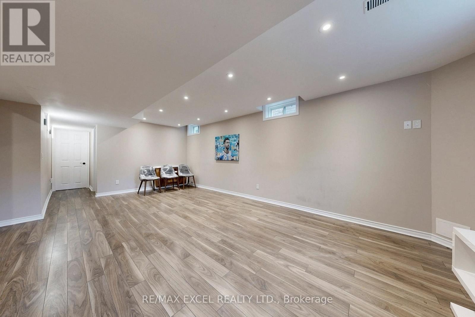












384 OLD COLONY ROAD

,
Richmond Hill (Oak Ridges Lake Wilcox),




Ontario
L4E5B2

