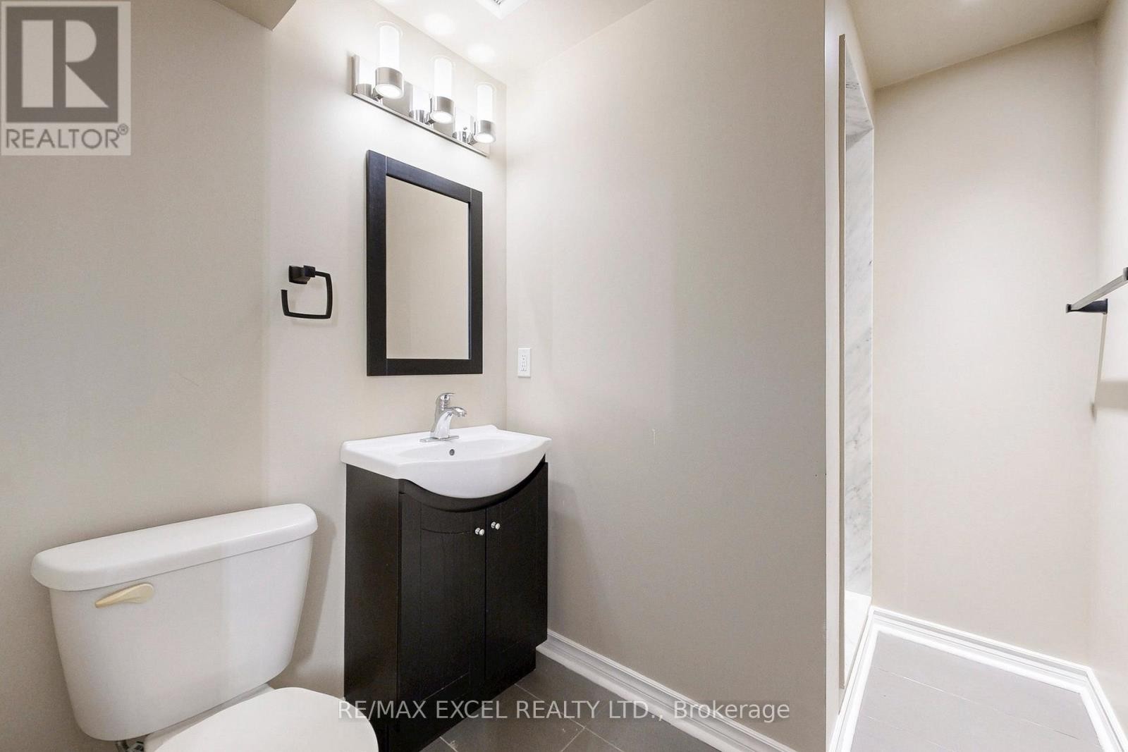 












384 OLD COLONY ROAD

,
Richmond Hill (Oak Ridges Lake Wilcox),




Ontario
L4E5B2

