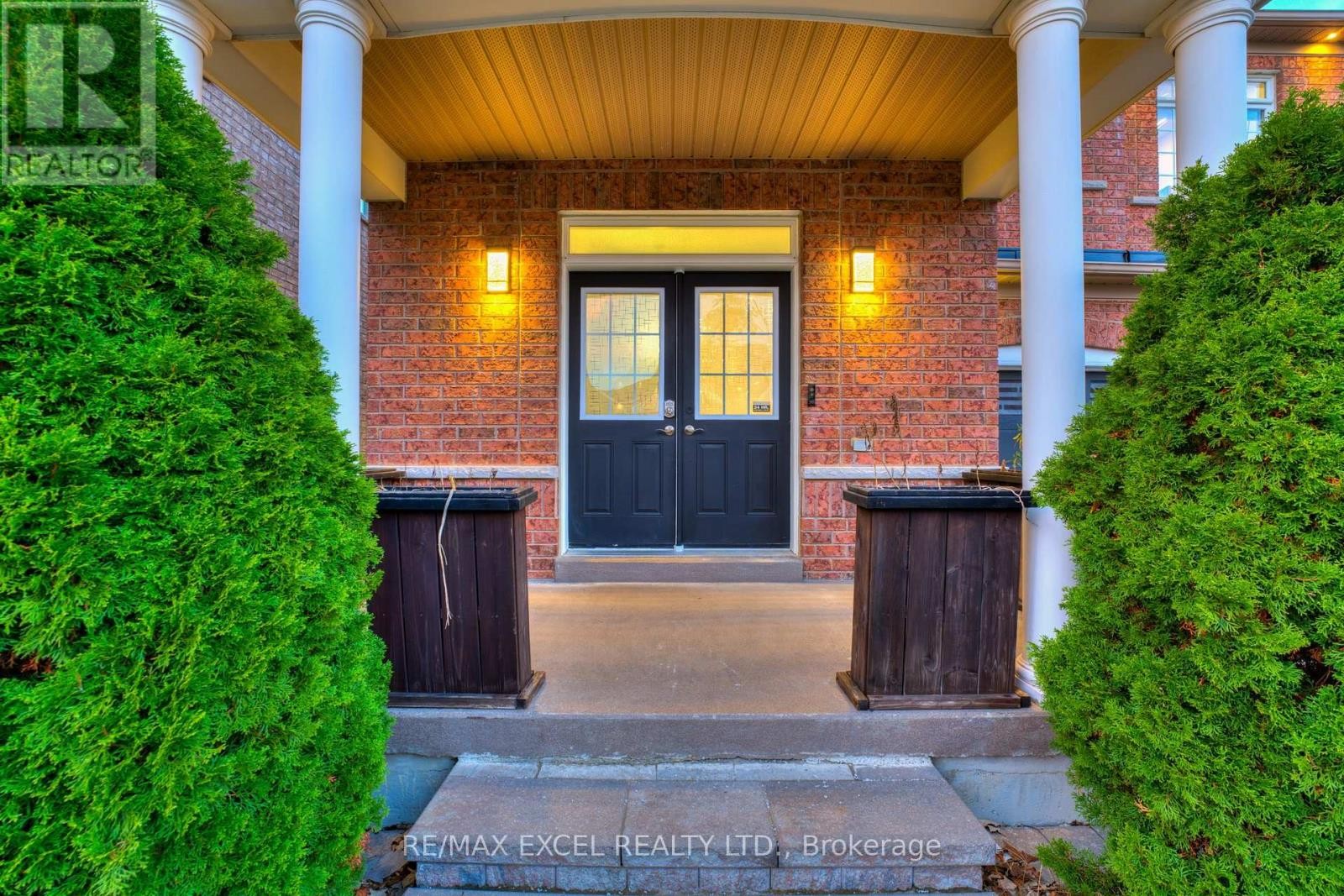 












384 OLD COLONY ROAD

,
Richmond Hill (Oak Ridges Lake Wilcox),




Ontario
L4E5B2

