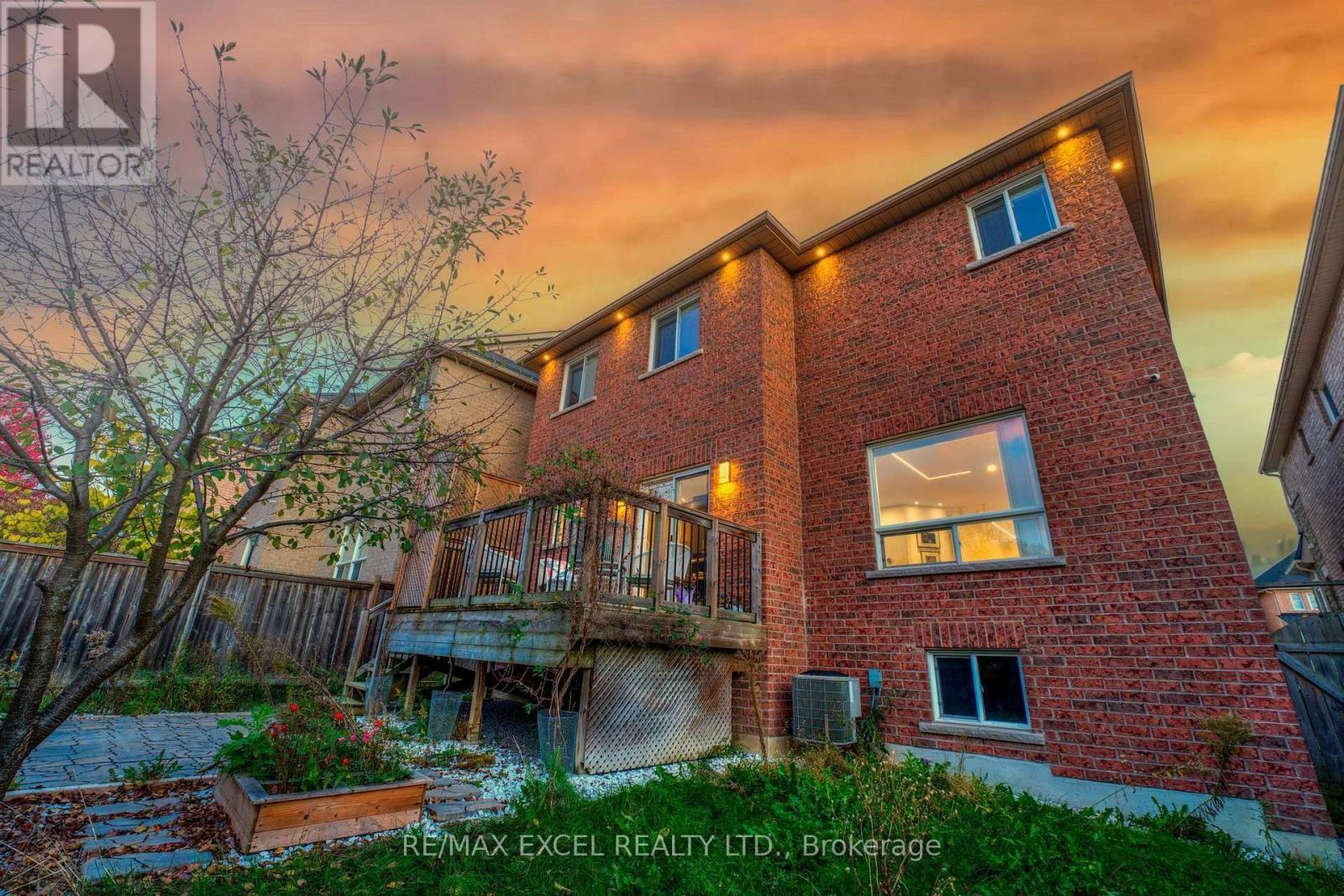 












384 OLD COLONY ROAD

,
Richmond Hill (Oak Ridges Lake Wilcox),




Ontario
L4E5B2


