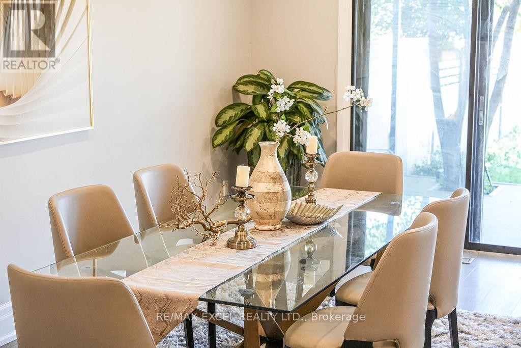 












106 UPTON CRESCENT

,
Markham (Milliken Mills West),




Ontario
L3R3T4

