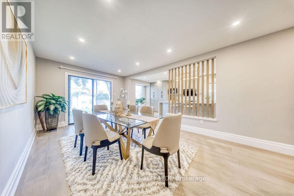 












106 UPTON CRESCENT

,
Markham (Milliken Mills West),




Ontario
L3R3T4

