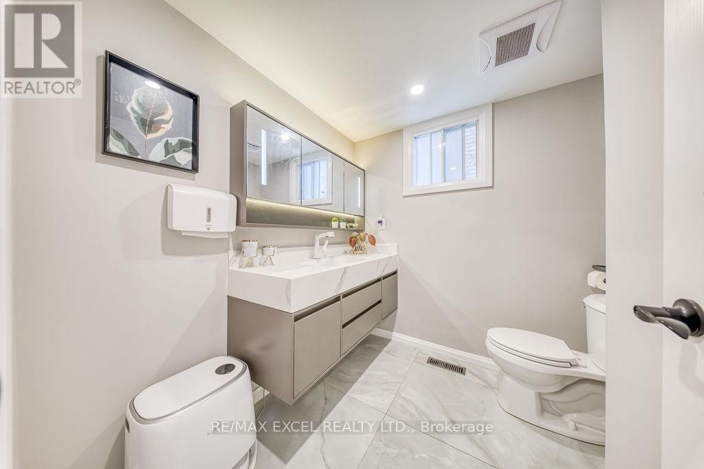 












106 UPTON CRESCENT

,
Markham (Milliken Mills West),




Ontario
L3R3T4

