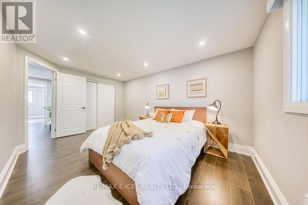 












106 UPTON CRESCENT

,
Markham (Milliken Mills West),




Ontario
L3R3T4

