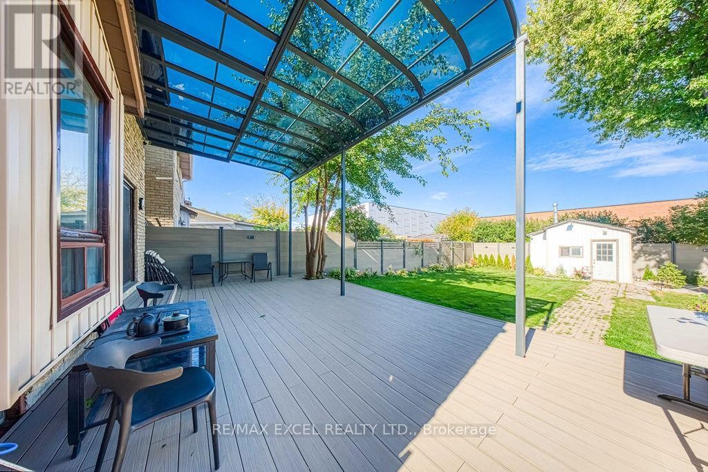 












106 UPTON CRESCENT

,
Markham (Milliken Mills West),




Ontario
L3R3T4


