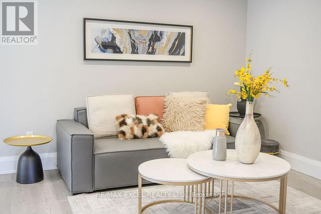 












106 UPTON CRESCENT

,
Markham (Milliken Mills West),




Ontario
L3R3T4

