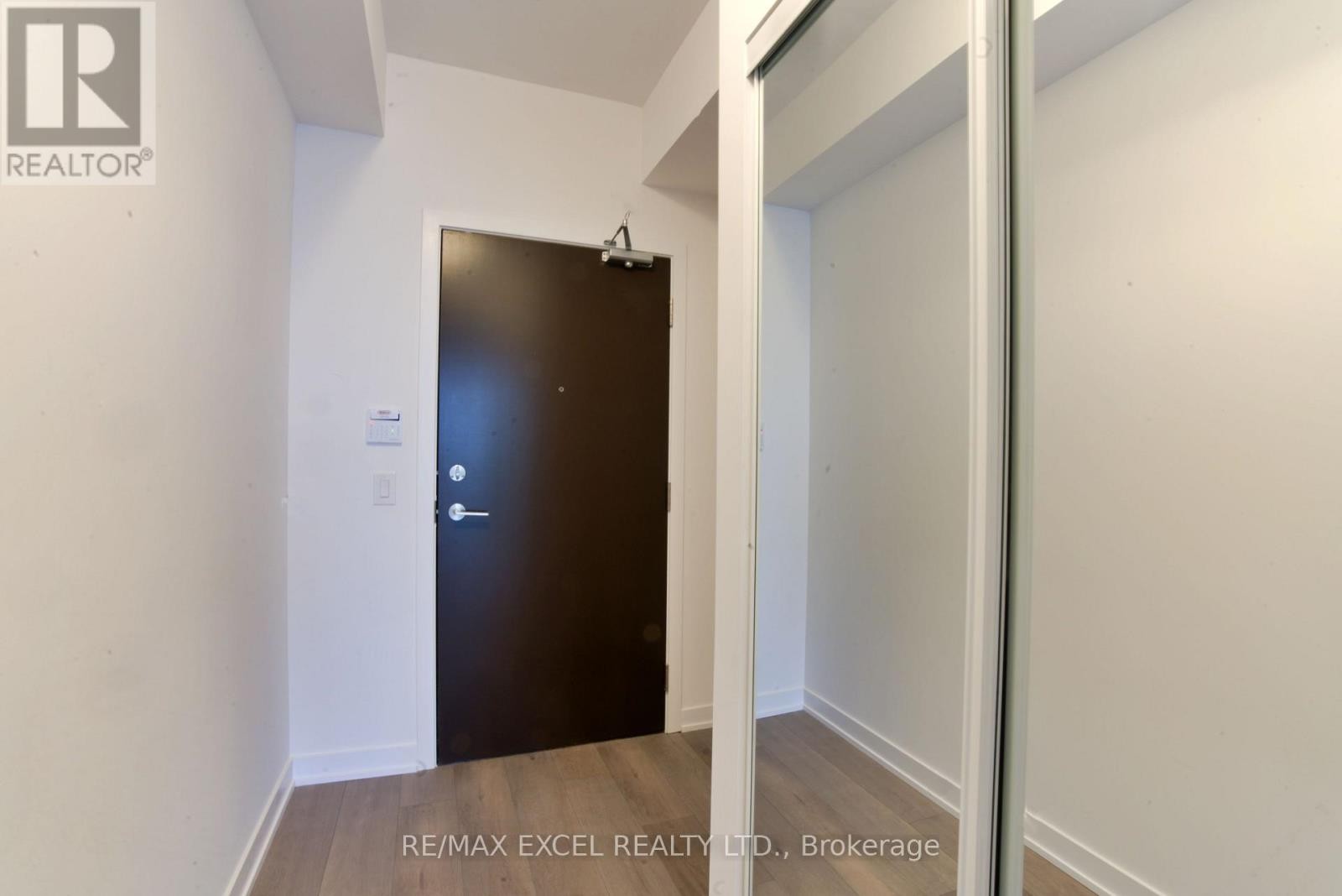 












1102 - 38 HONEYCRISP CRESCENT

,
Vaughan (Vaughan Corporate Centre),




Ontario
L4K0M8

