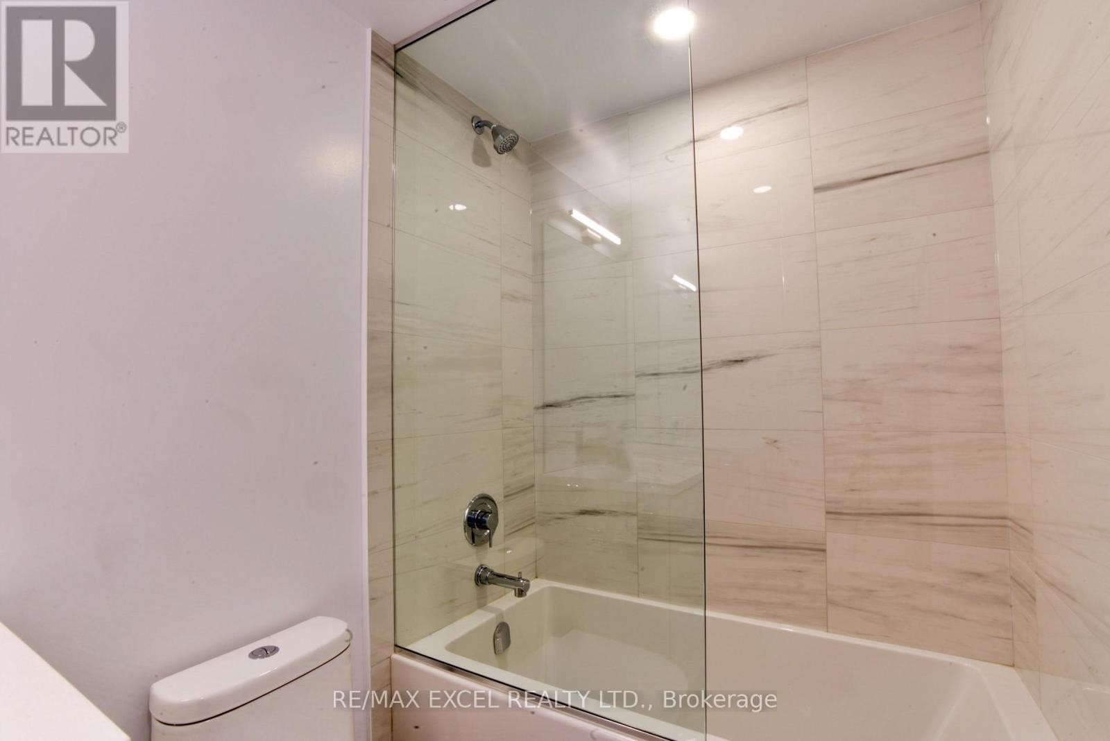 












1102 - 38 HONEYCRISP CRESCENT

,
Vaughan (Vaughan Corporate Centre),




Ontario
L4K0M8

