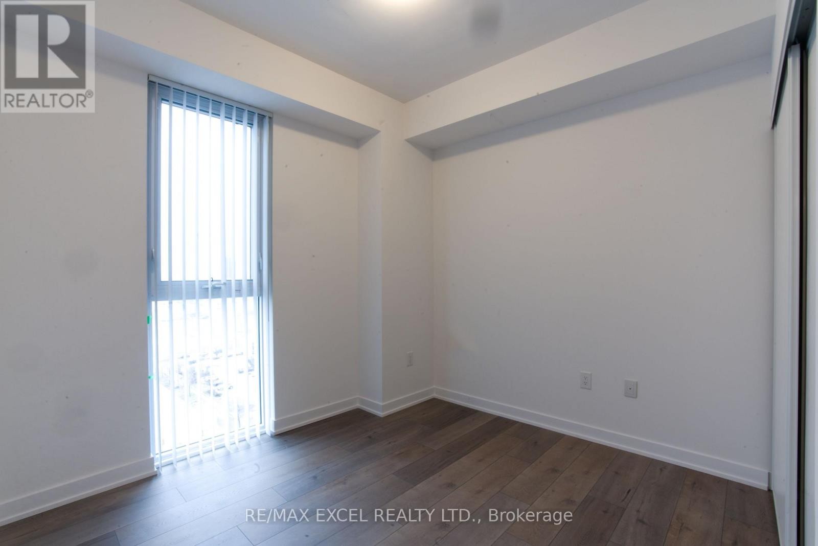 












1102 - 38 HONEYCRISP CRESCENT

,
Vaughan (Vaughan Corporate Centre),




Ontario
L4K0M8

