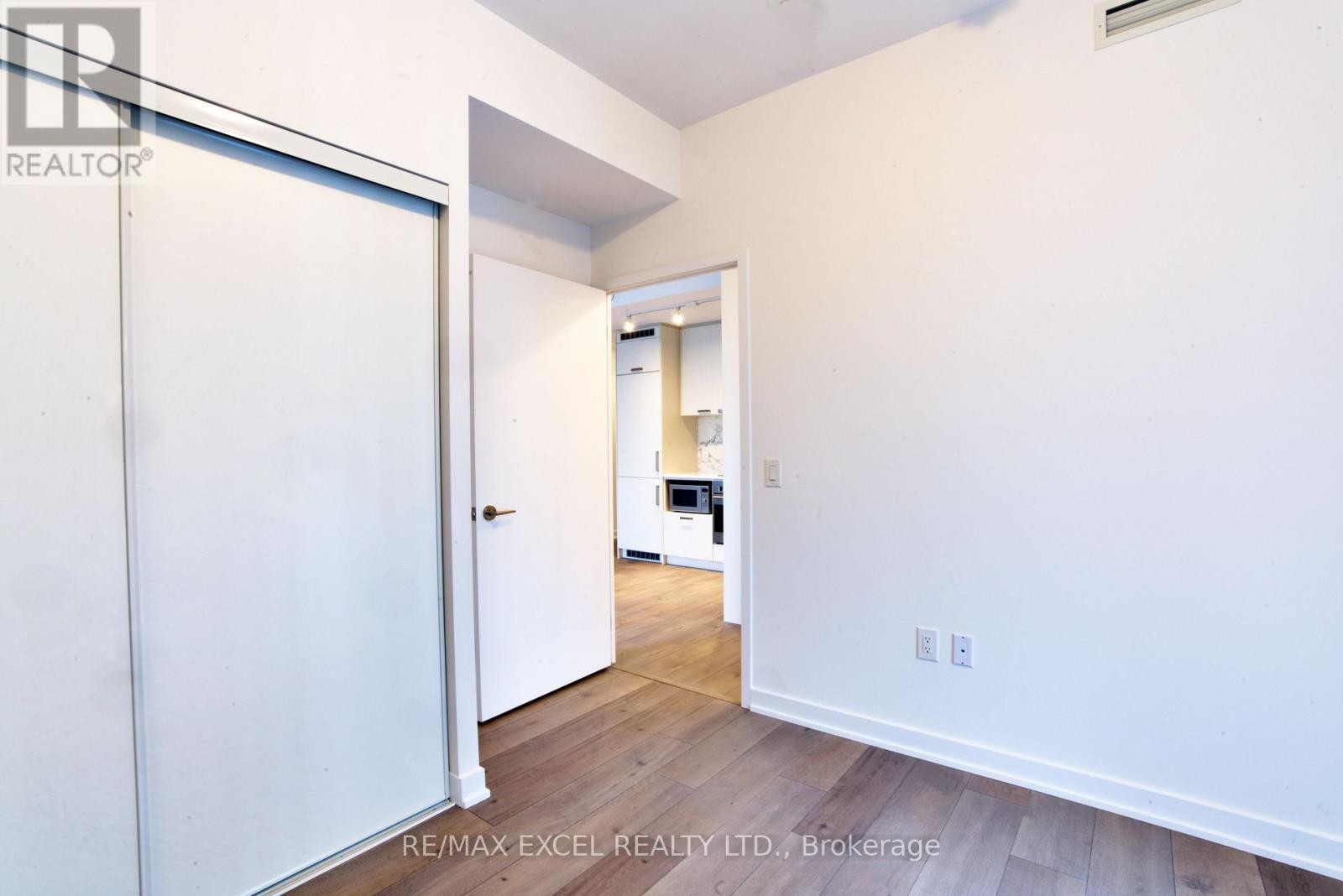 












1102 - 38 HONEYCRISP CRESCENT

,
Vaughan (Vaughan Corporate Centre),




Ontario
L4K0M8

