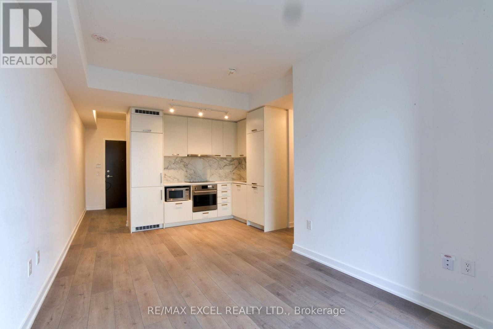 












1102 - 38 HONEYCRISP CRESCENT

,
Vaughan (Vaughan Corporate Centre),




Ontario
L4K0M8

