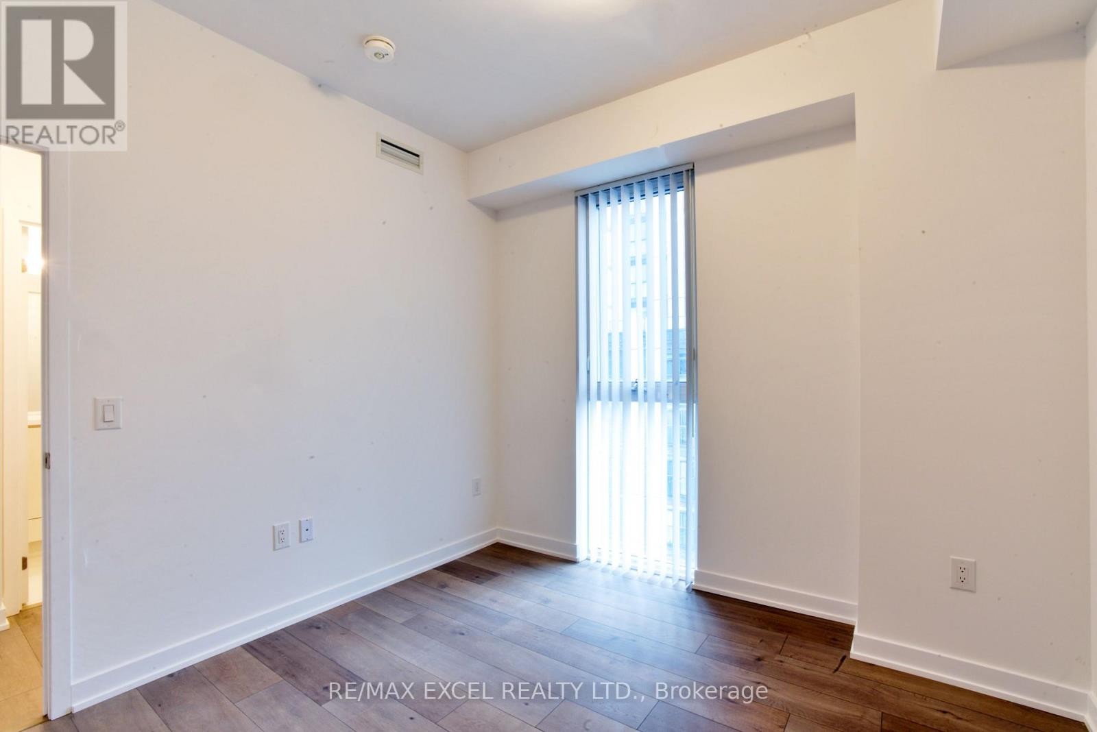 












1102 - 38 HONEYCRISP CRESCENT

,
Vaughan (Vaughan Corporate Centre),




Ontario
L4K0M8

