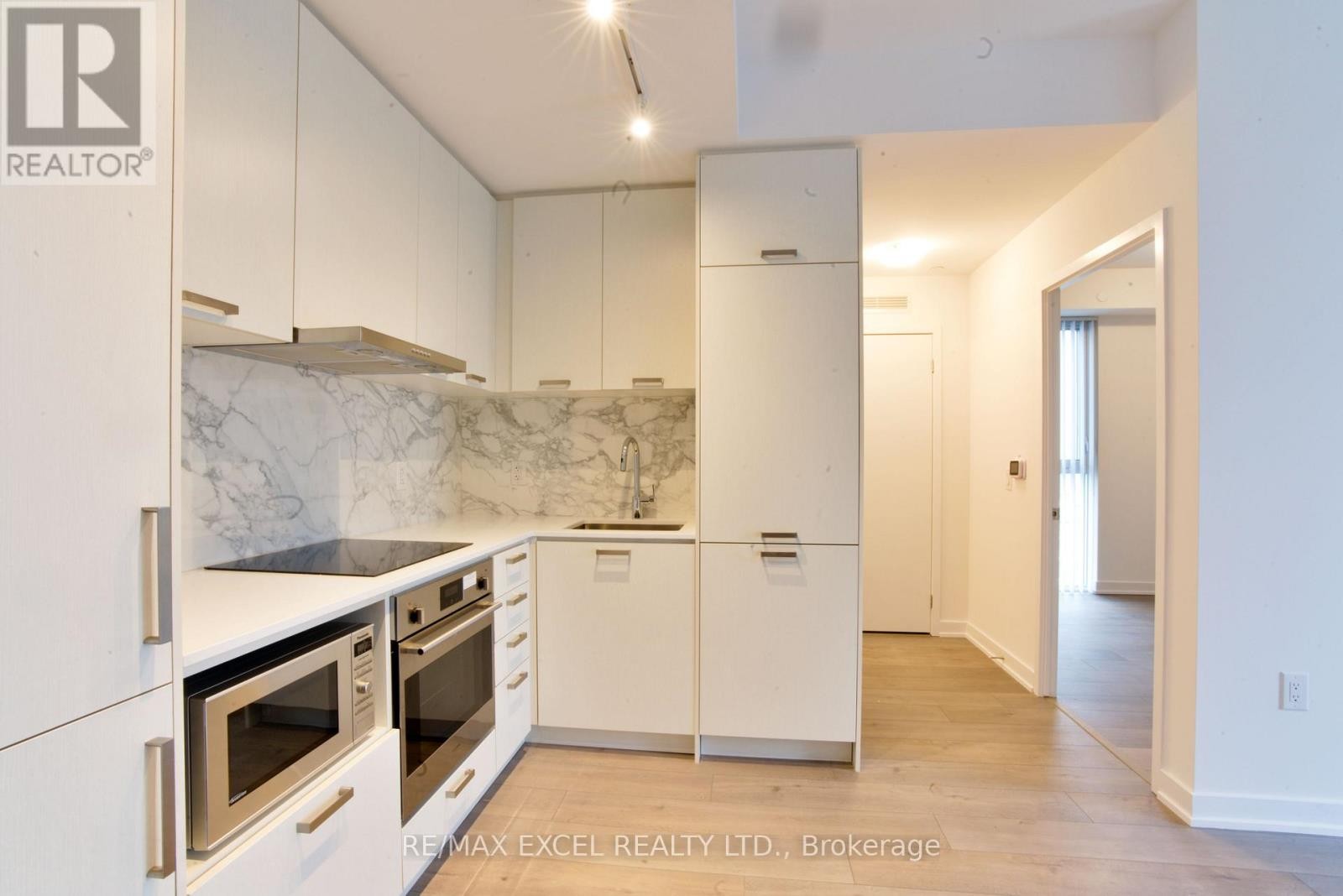 












1102 - 38 HONEYCRISP CRESCENT

,
Vaughan (Vaughan Corporate Centre),




Ontario
L4K0M8

