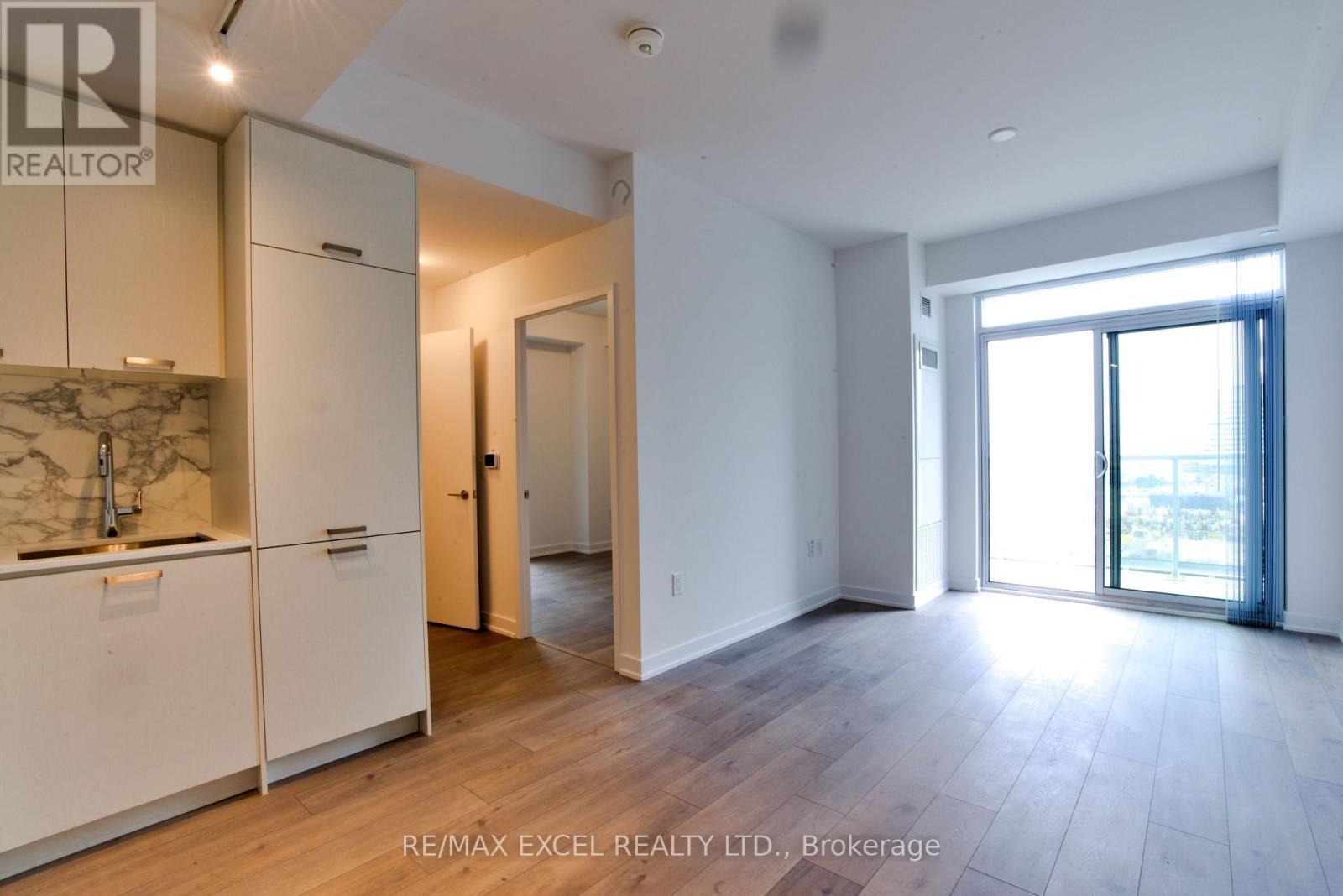 












1102 - 38 HONEYCRISP CRESCENT

,
Vaughan (Vaughan Corporate Centre),




Ontario
L4K0M8

