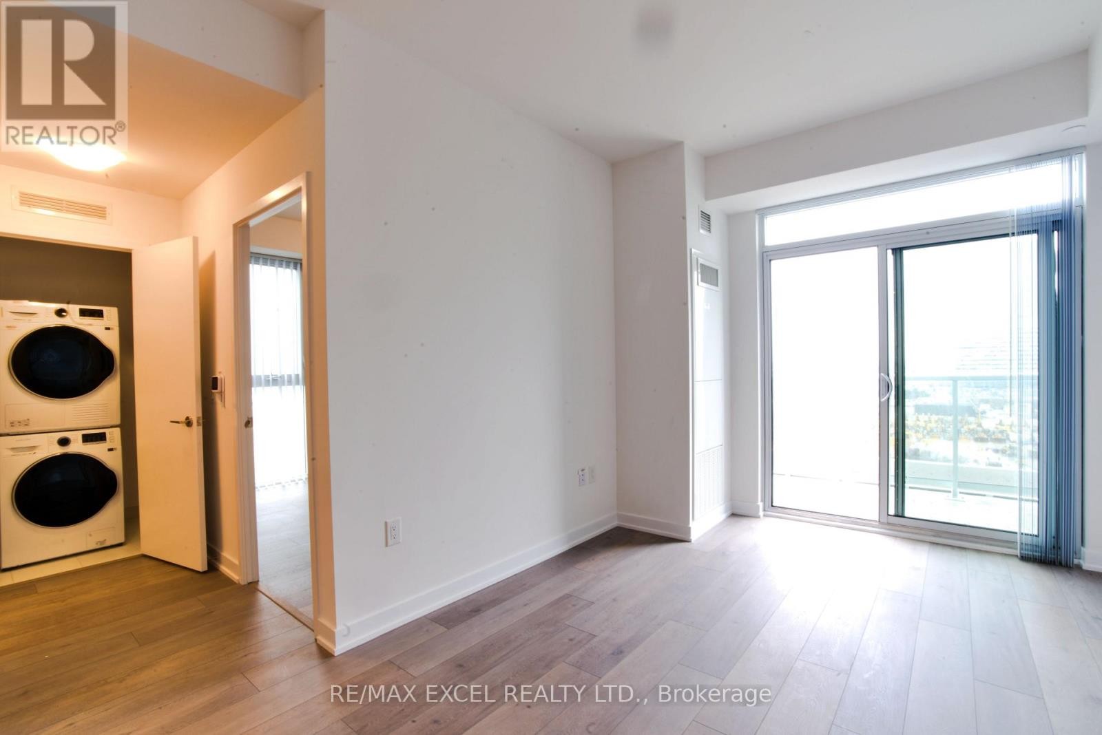 












1102 - 38 HONEYCRISP CRESCENT

,
Vaughan (Vaughan Corporate Centre),




Ontario
L4K0M8

