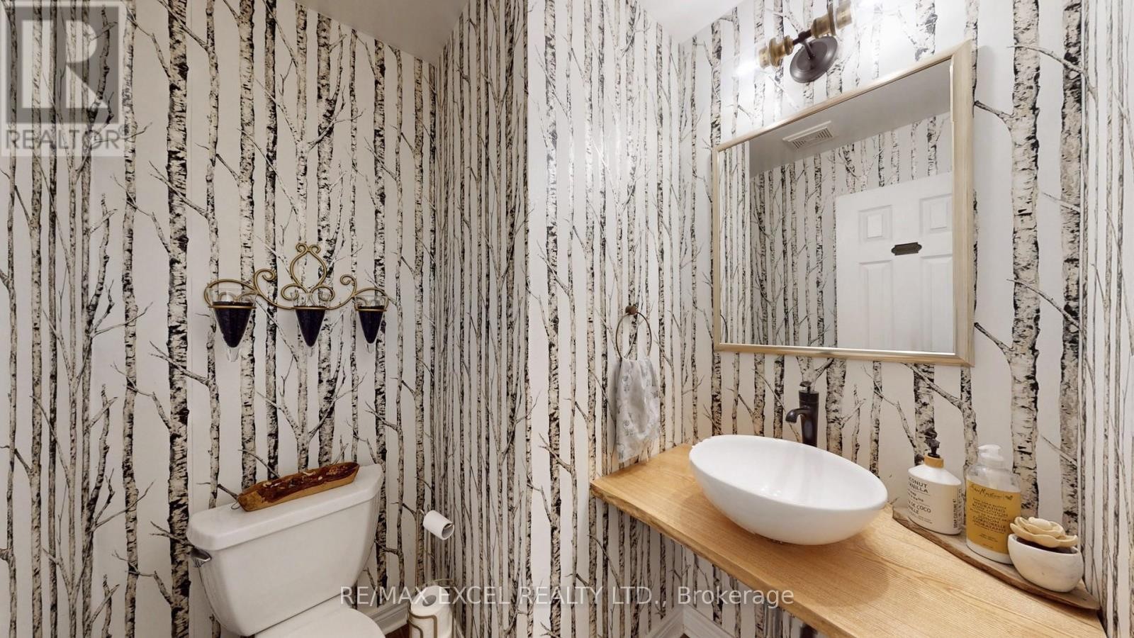 












87 THE FAIRWAYS

,
Markham (Angus Glen),




Ontario
L6C2A7

