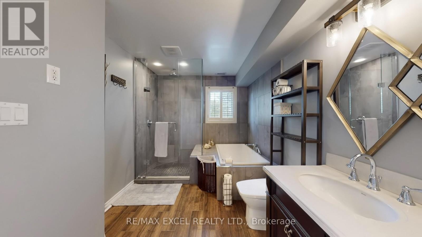 












87 THE FAIRWAYS

,
Markham (Angus Glen),




Ontario
L6C2A7

