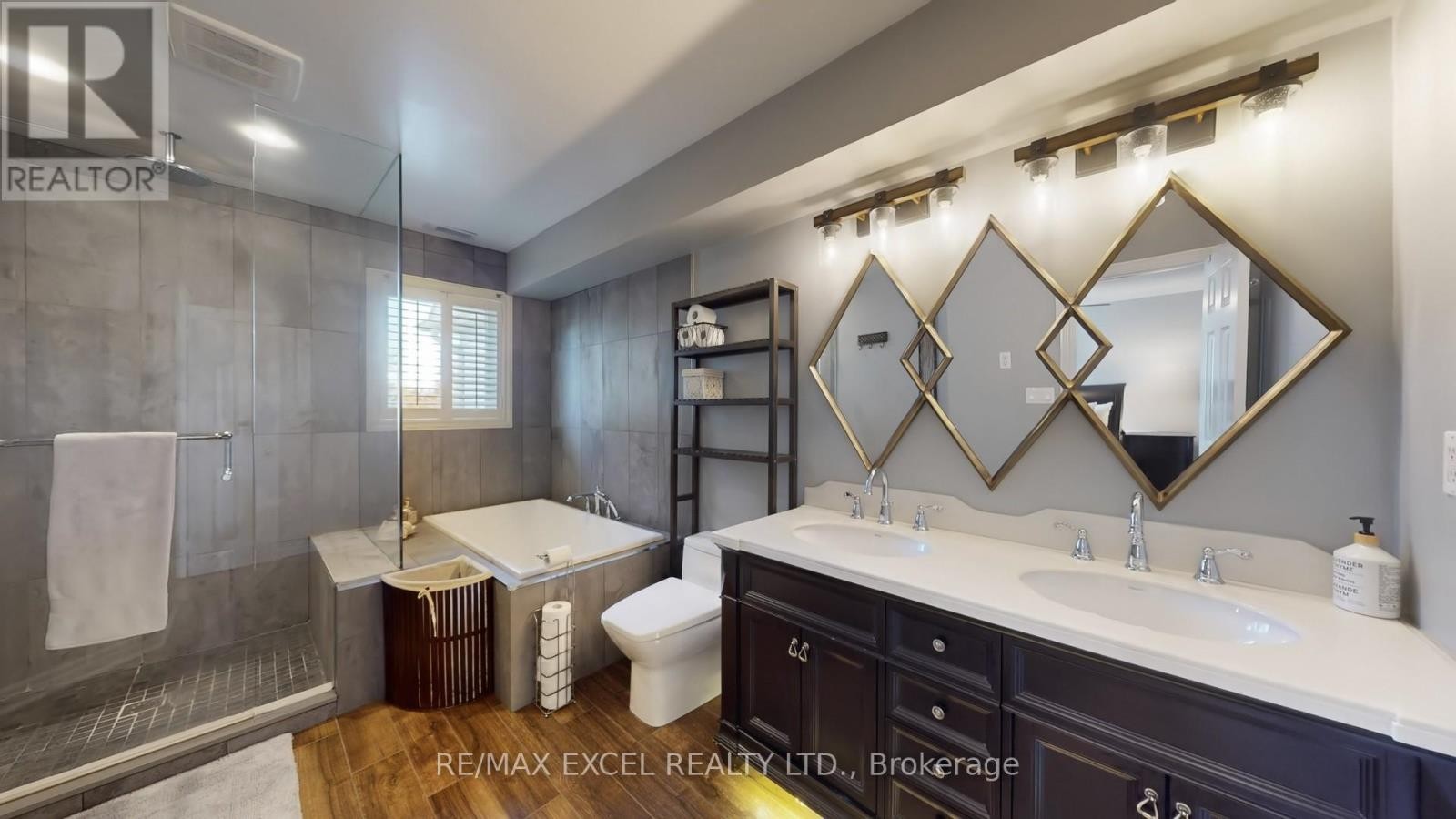 












87 THE FAIRWAYS

,
Markham (Angus Glen),




Ontario
L6C2A7

