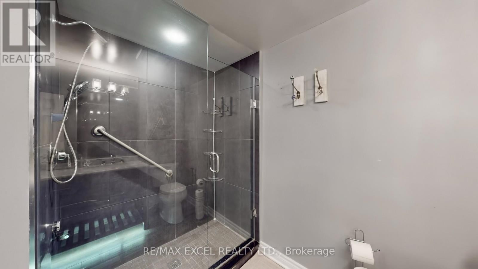 












87 THE FAIRWAYS

,
Markham (Angus Glen),




Ontario
L6C2A7

