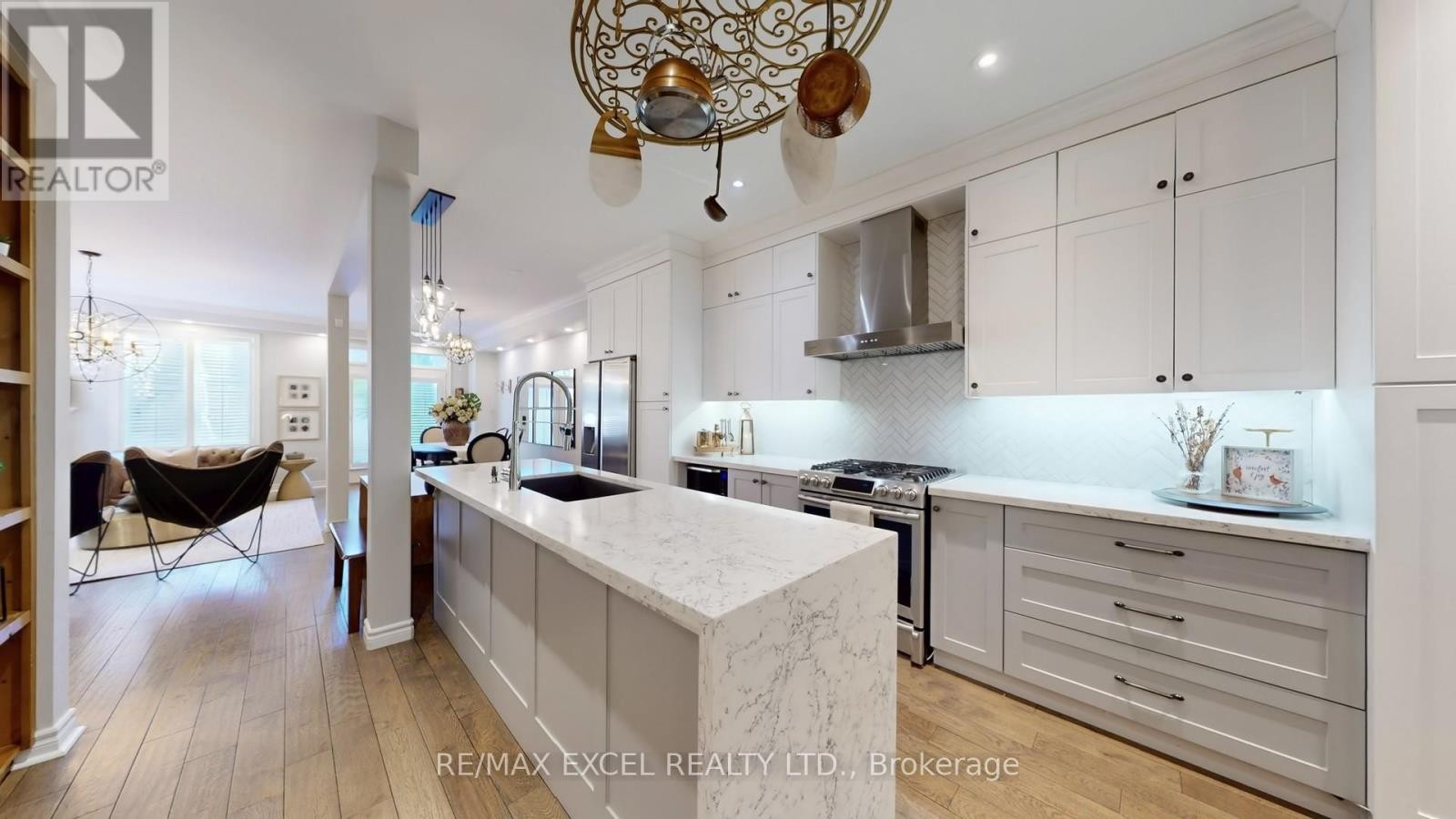 












87 THE FAIRWAYS

,
Markham (Angus Glen),




Ontario
L6C2A7

