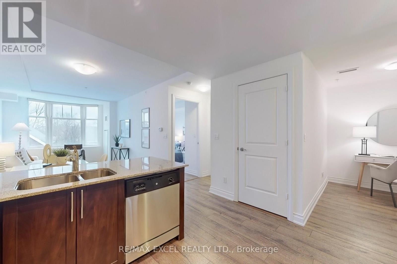 












327 - 68 MAIN STREET

,
Markham (Markham Village),




Ontario
L3P0N5

