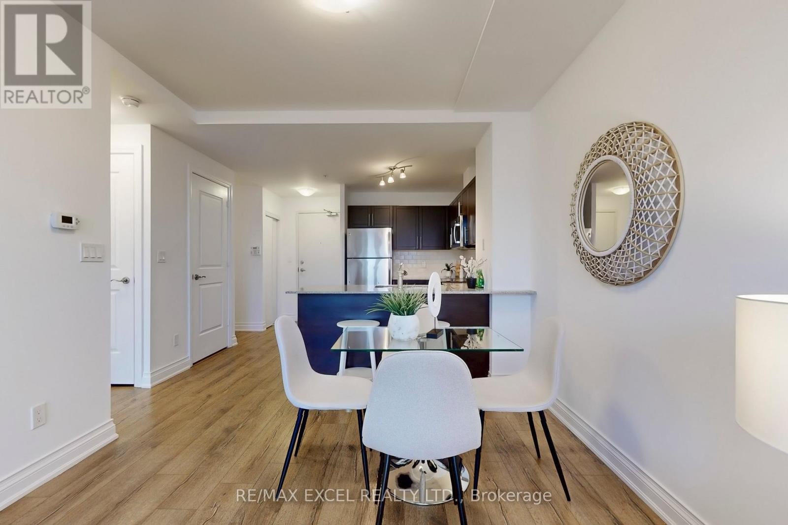 












327 - 68 MAIN STREET

,
Markham (Markham Village),




Ontario
L3P0N5

