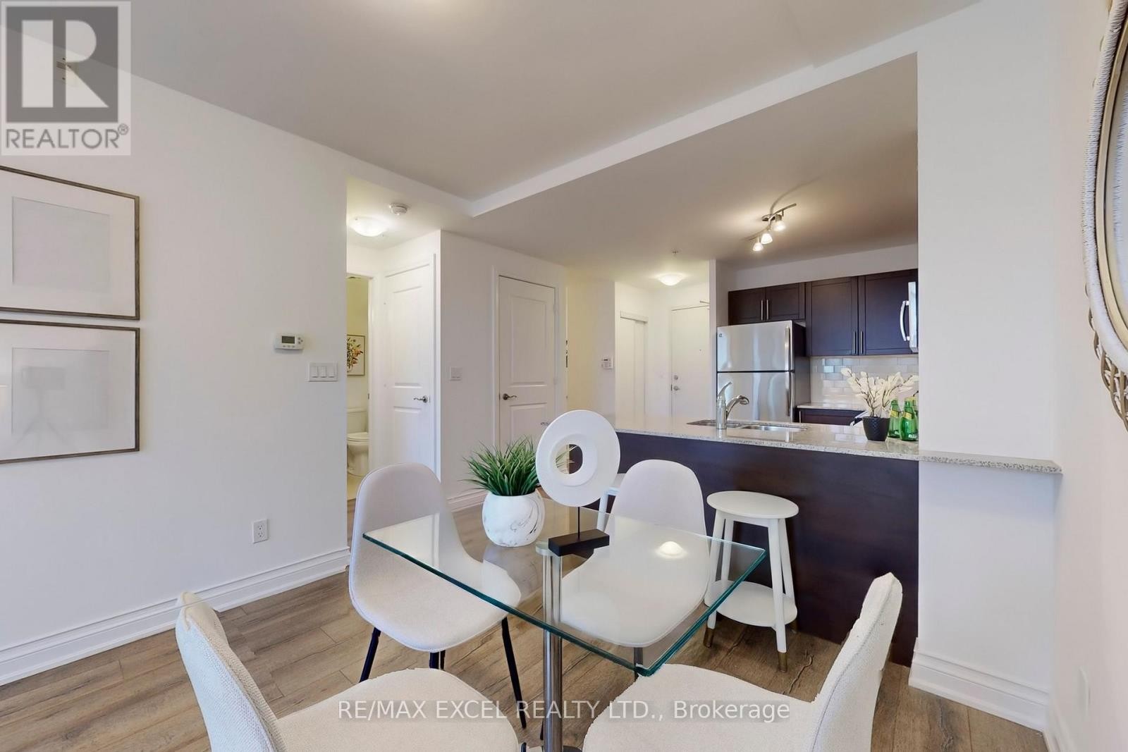 












327 - 68 MAIN STREET

,
Markham (Markham Village),




Ontario
L3P0N5

