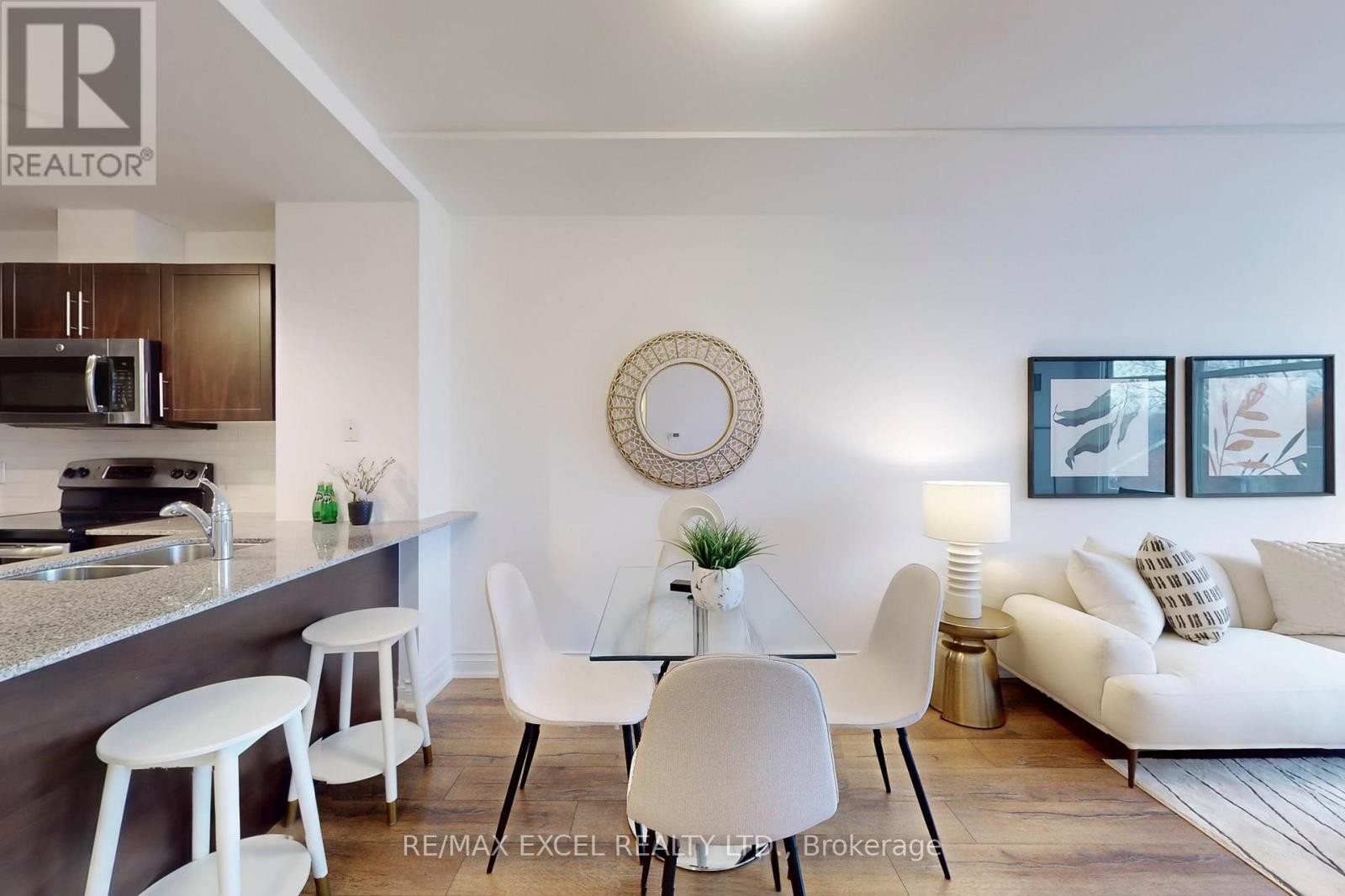 












327 - 68 MAIN STREET

,
Markham (Markham Village),




Ontario
L3P0N5

