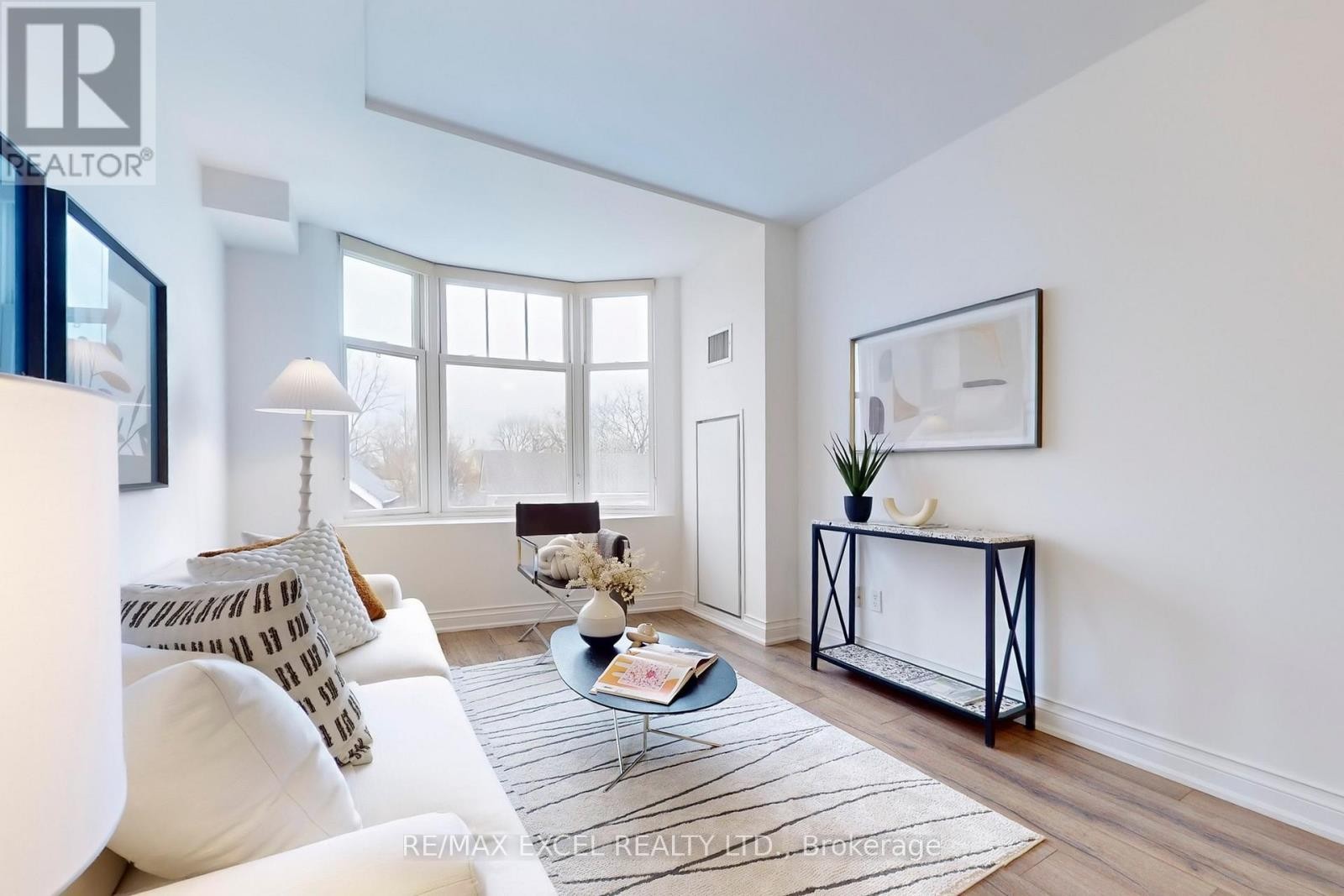 












327 - 68 MAIN STREET

,
Markham (Markham Village),




Ontario
L3P0N5

