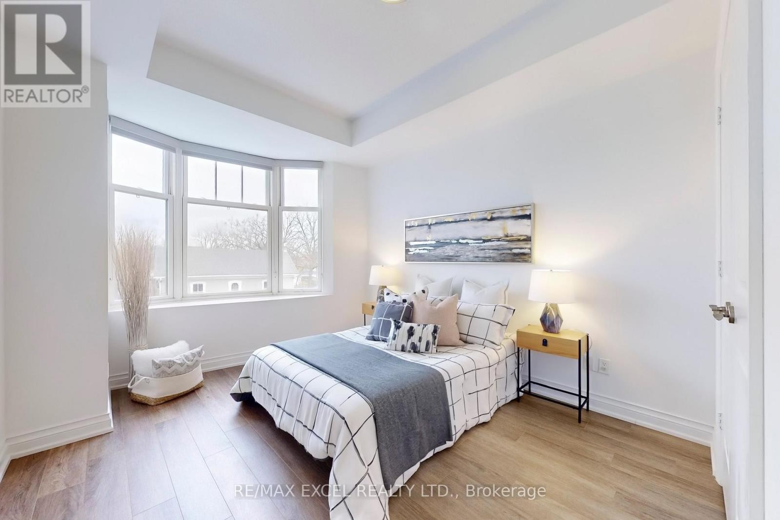 












327 - 68 MAIN STREET

,
Markham (Markham Village),




Ontario
L3P0N5

