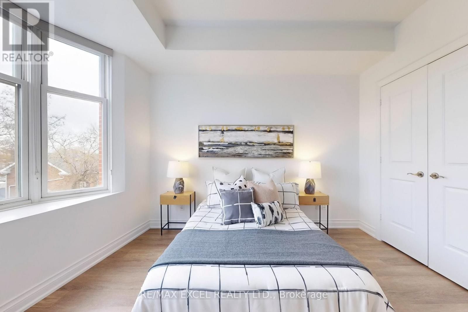 












327 - 68 MAIN STREET

,
Markham (Markham Village),




Ontario
L3P0N5

