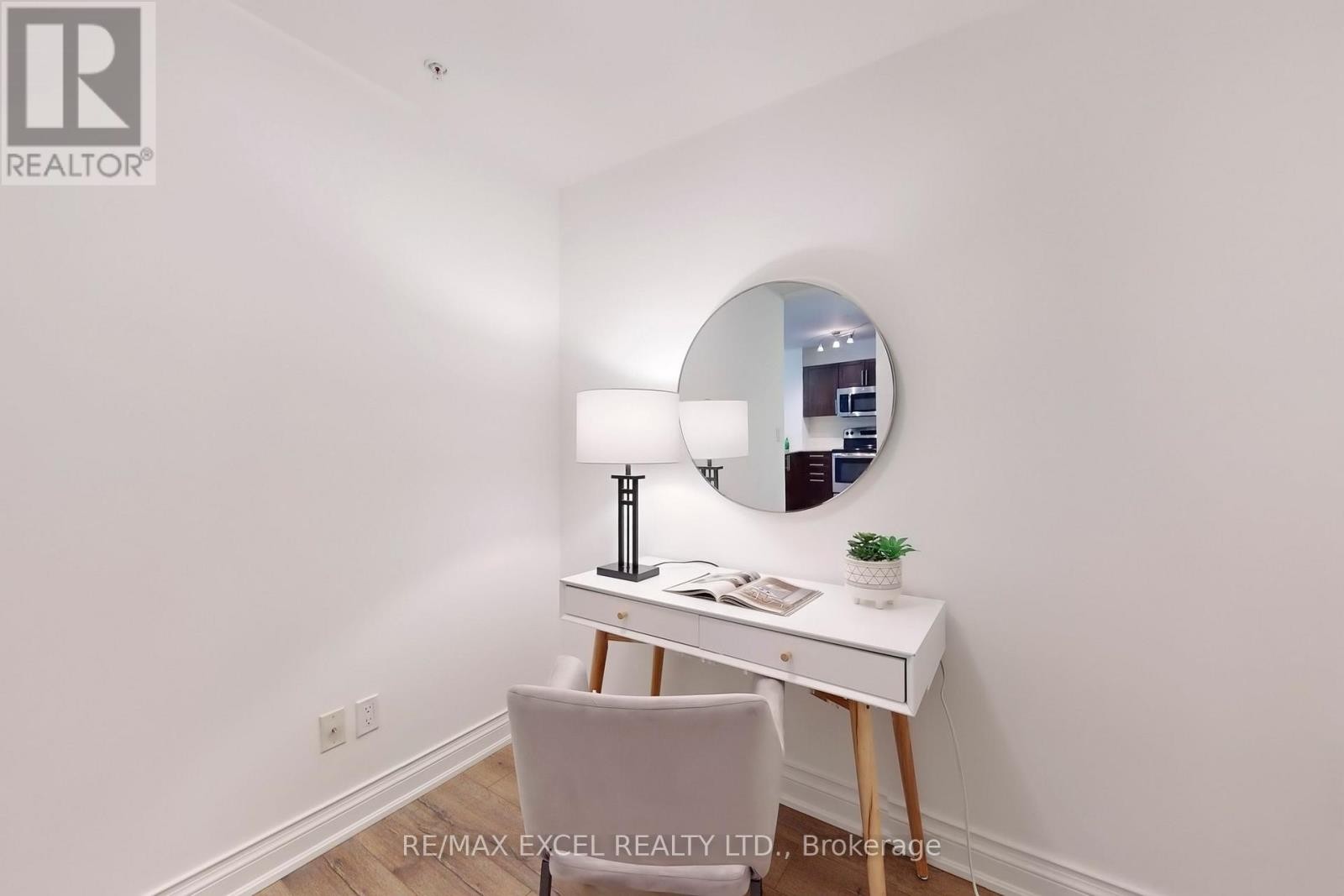 












327 - 68 MAIN STREET

,
Markham (Markham Village),




Ontario
L3P0N5

