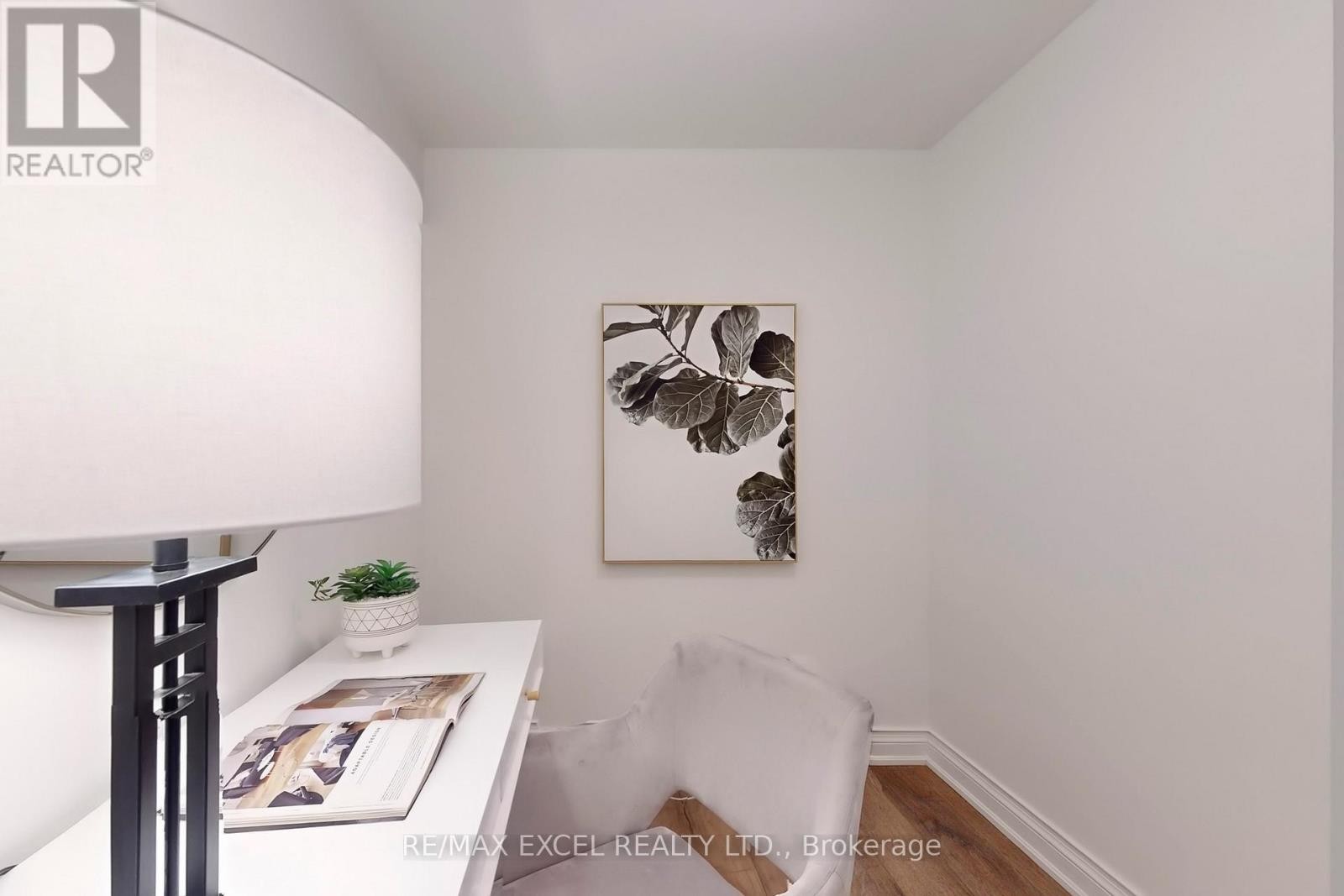 












327 - 68 MAIN STREET

,
Markham (Markham Village),




Ontario
L3P0N5

