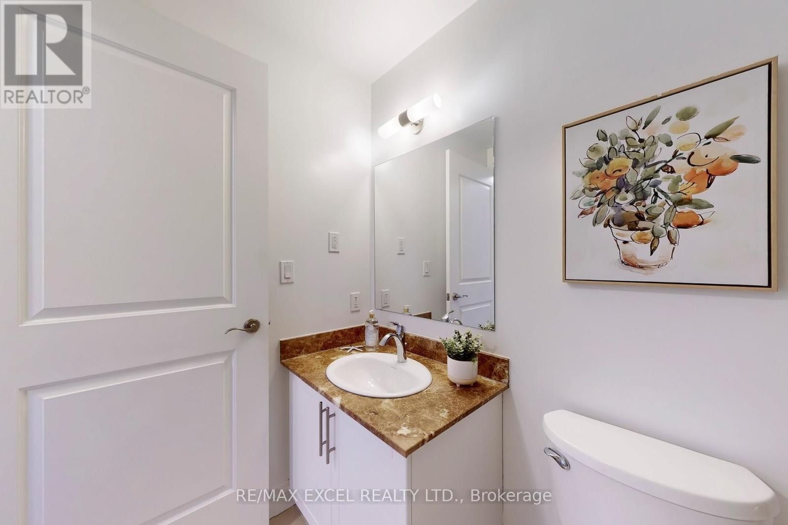 












327 - 68 MAIN STREET

,
Markham (Markham Village),




Ontario
L3P0N5

