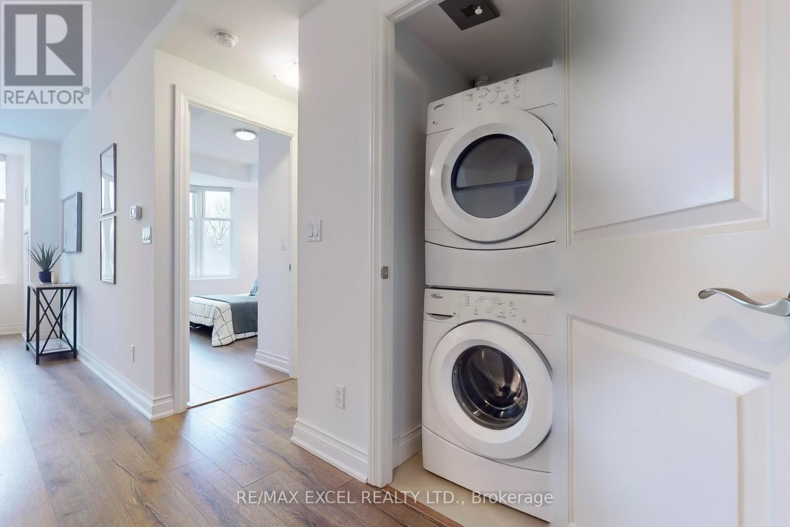 












327 - 68 MAIN STREET

,
Markham (Markham Village),




Ontario
L3P0N5

